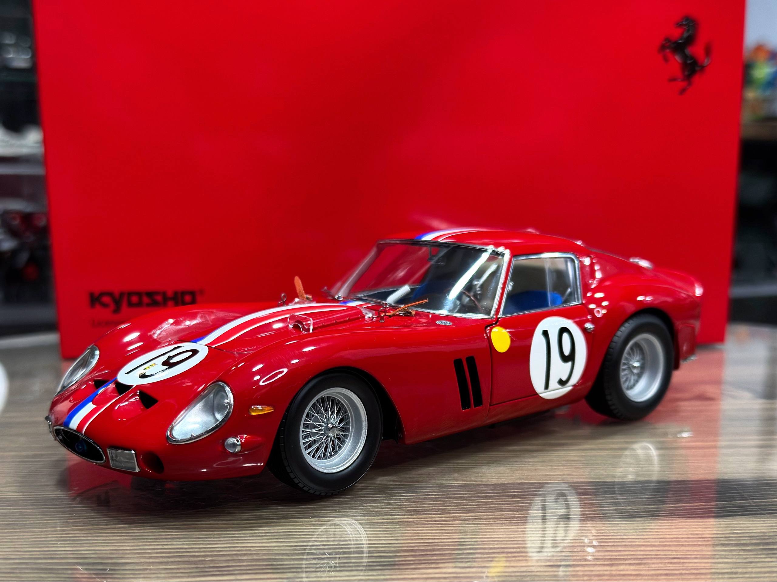 8438A Kyosho Ferrari 250 GTO1962 LM #19 Red 1:18