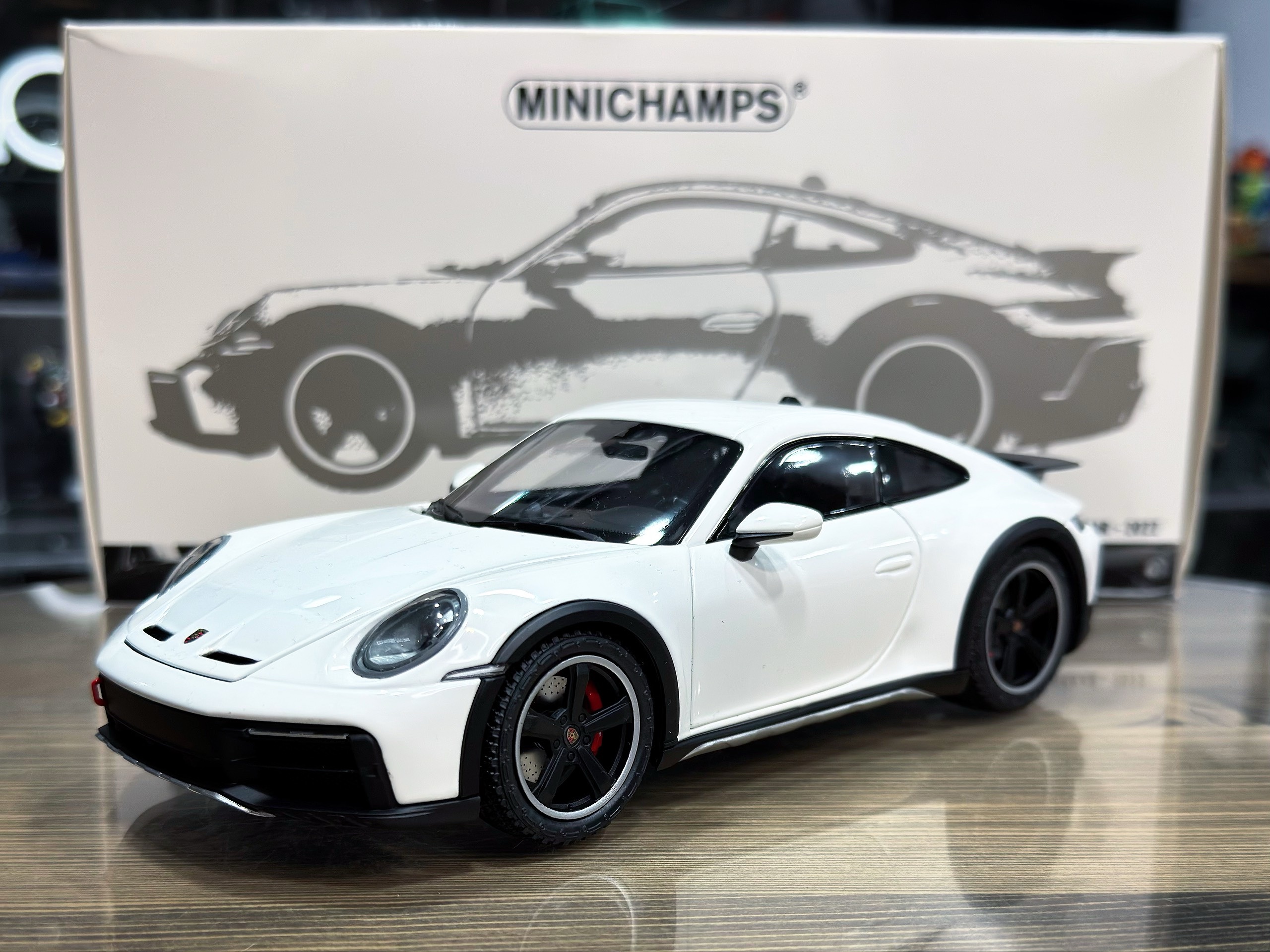 110062070 Minichamps Porsche 911 Dakar 2022 White 1:18