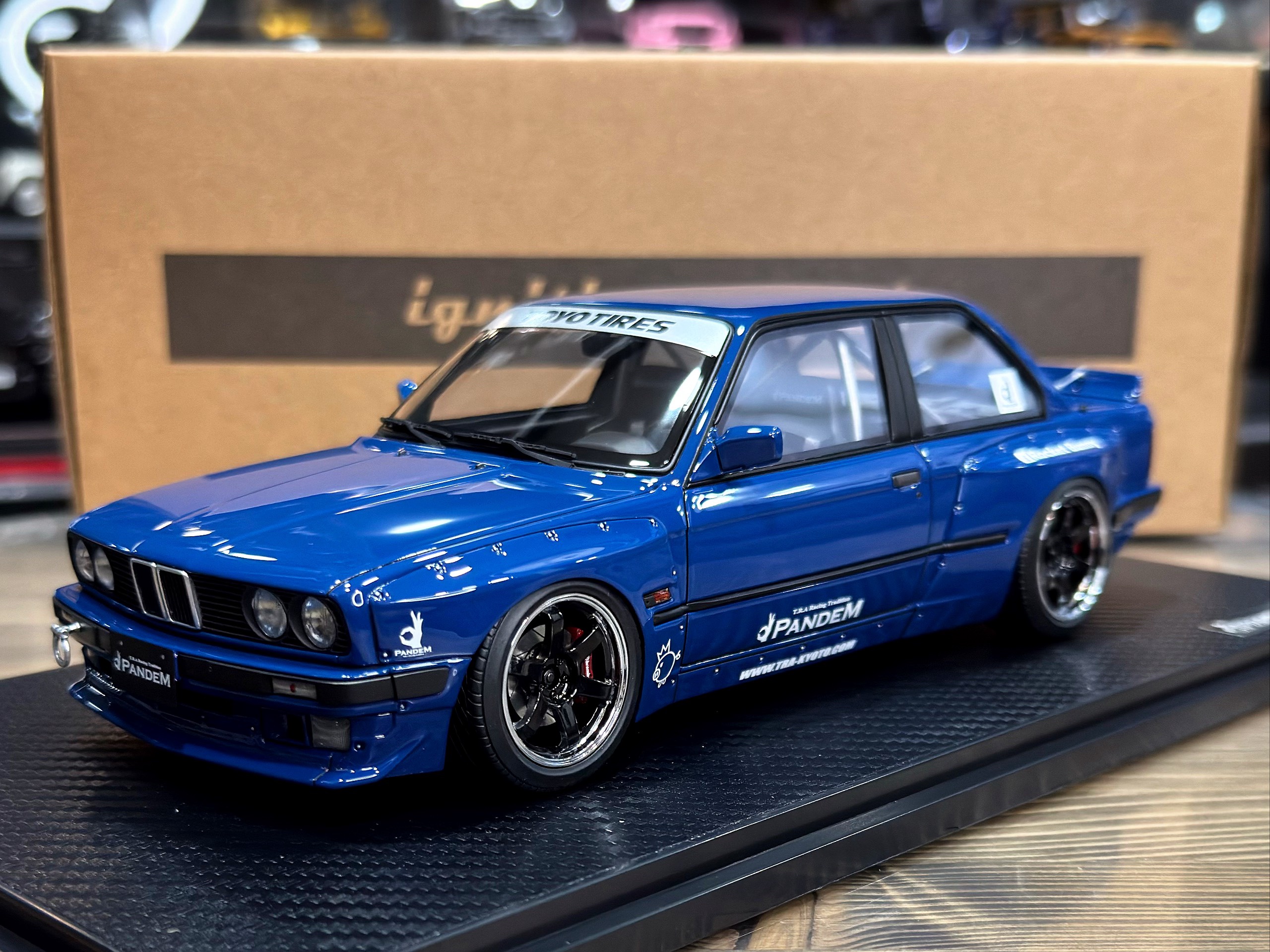 IG3712 Ignition Model PANDEM BMW 30 Blue 1:18