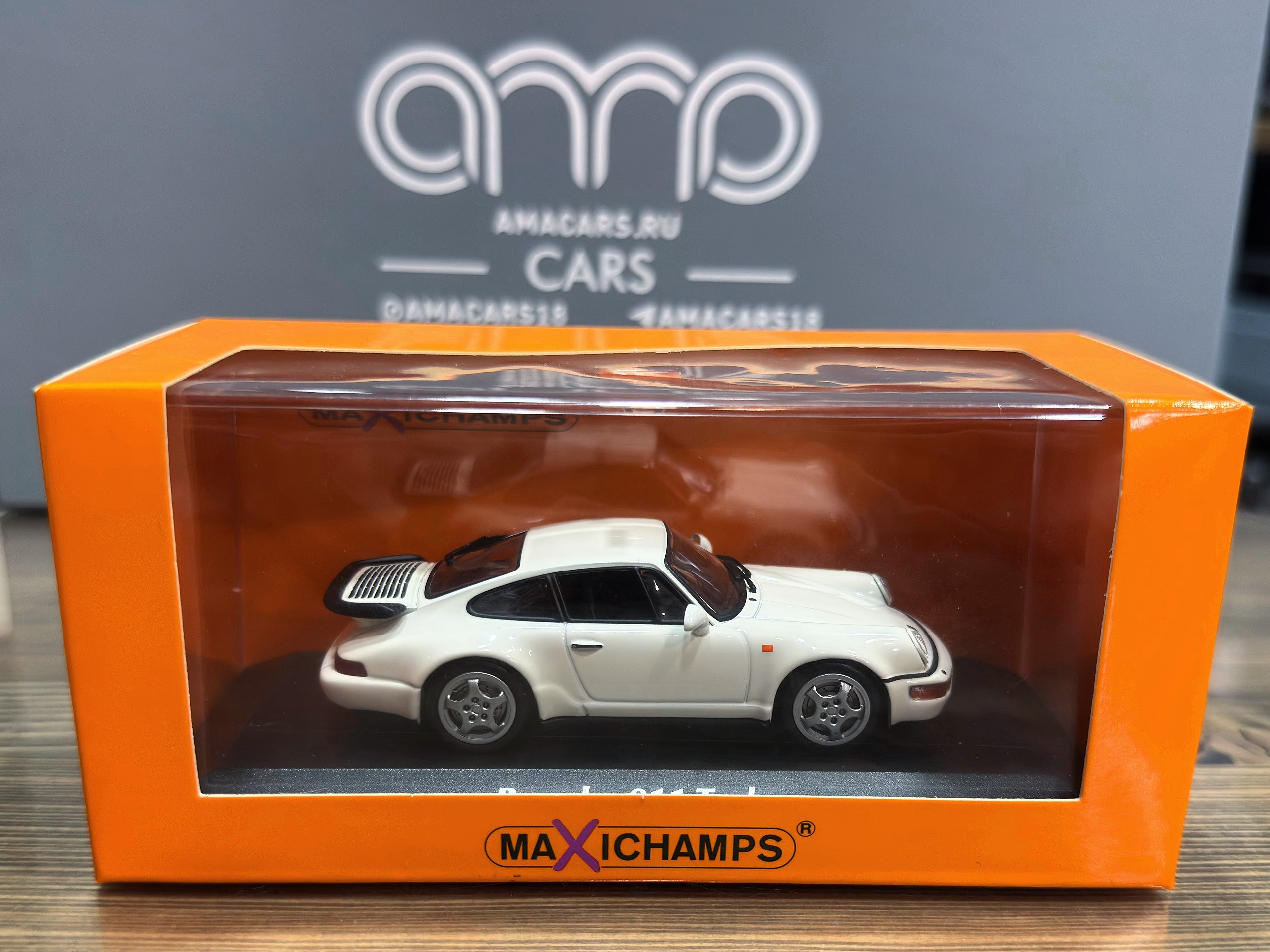 940069105 Minichamps Porsche 911 Turbo White 1:43