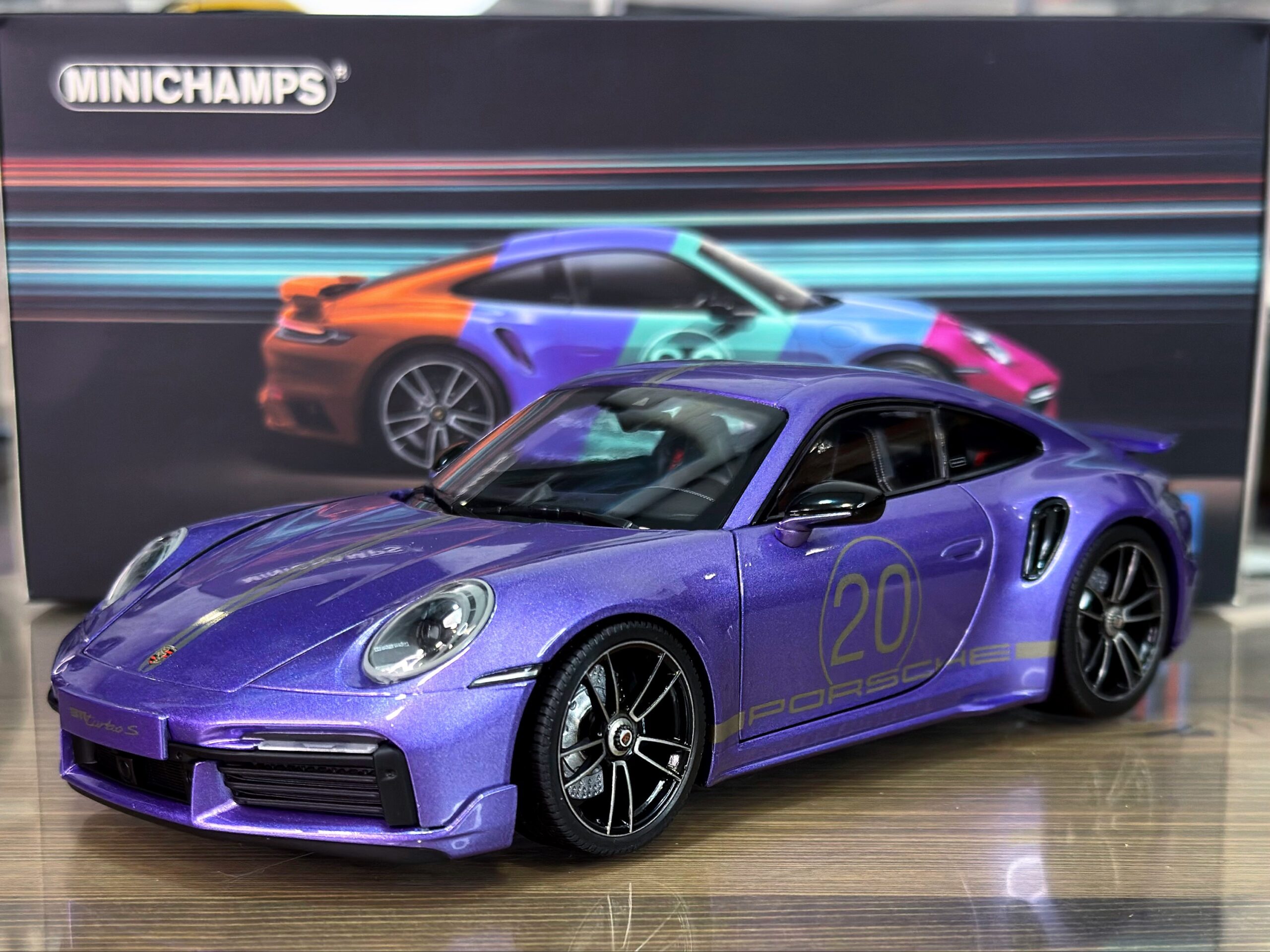 113069076 Minichamps Porsche 911 (992) Turbo S Coupe Sport Design 2021 Viola 1:18