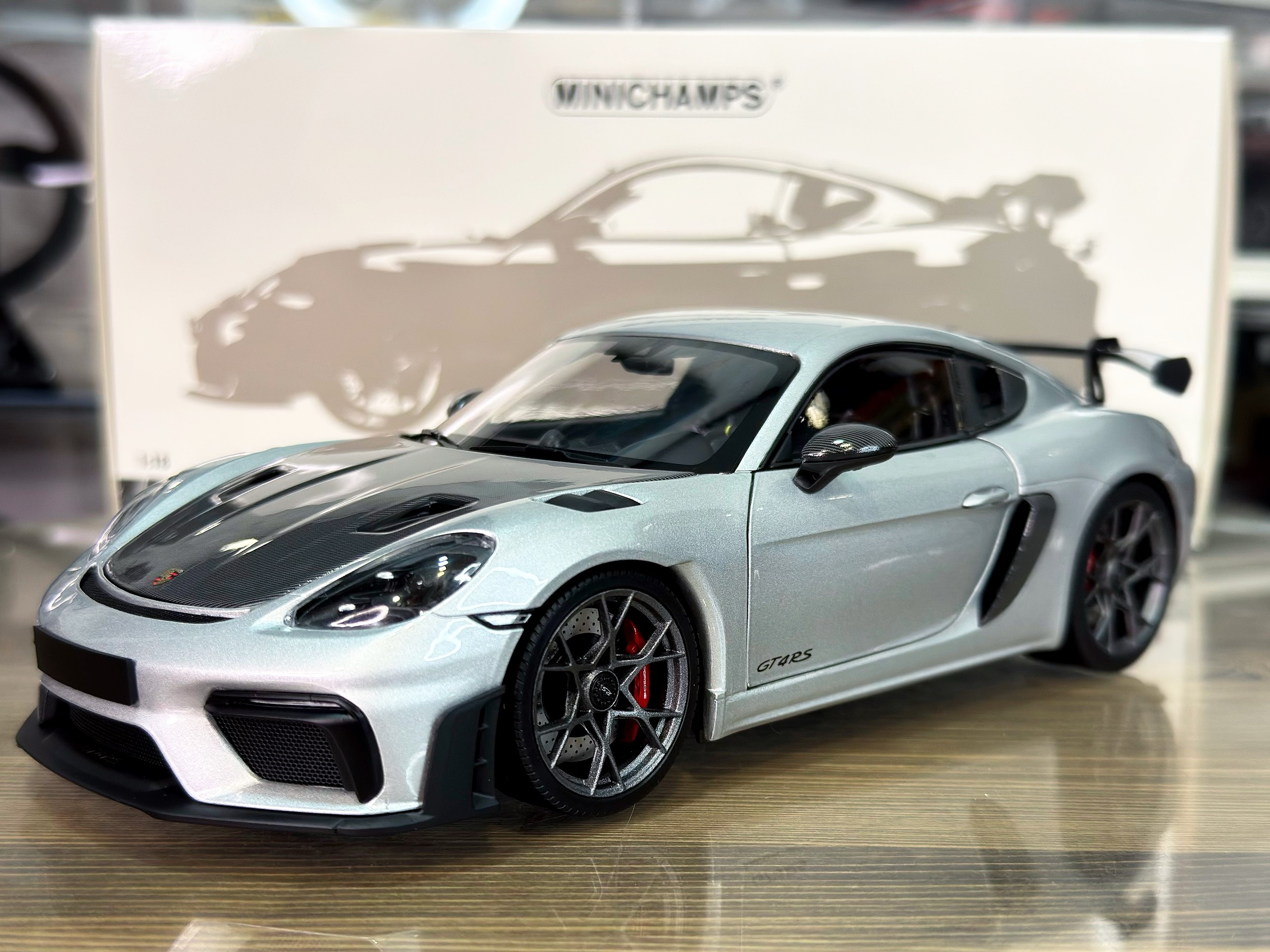 110062122 Minichamps Porsche Cayman GT4 RS Silver Metallic W/Weissach Package 1:18