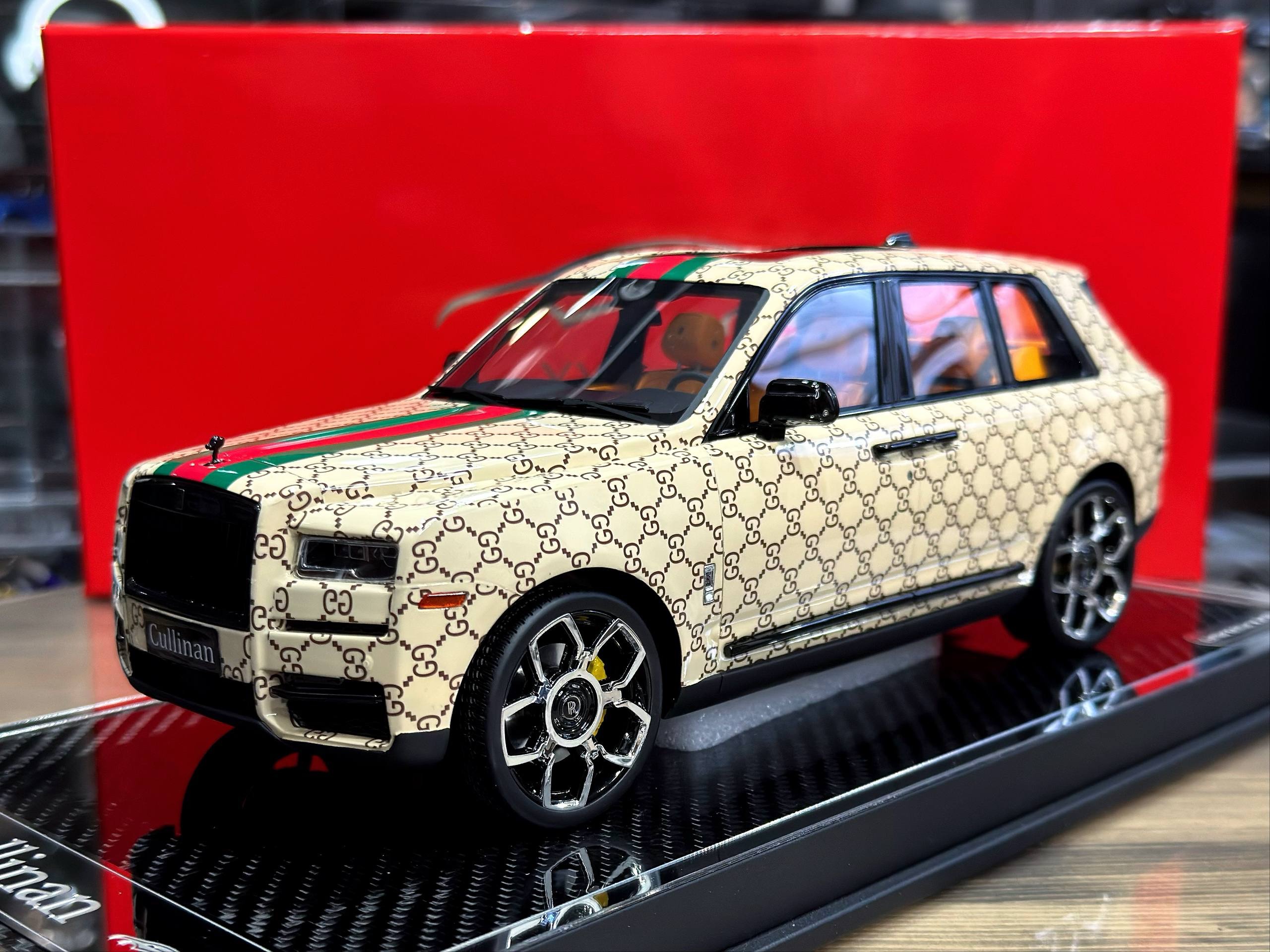 YY Model Rolls Royce Cullinan Gucci 1:18