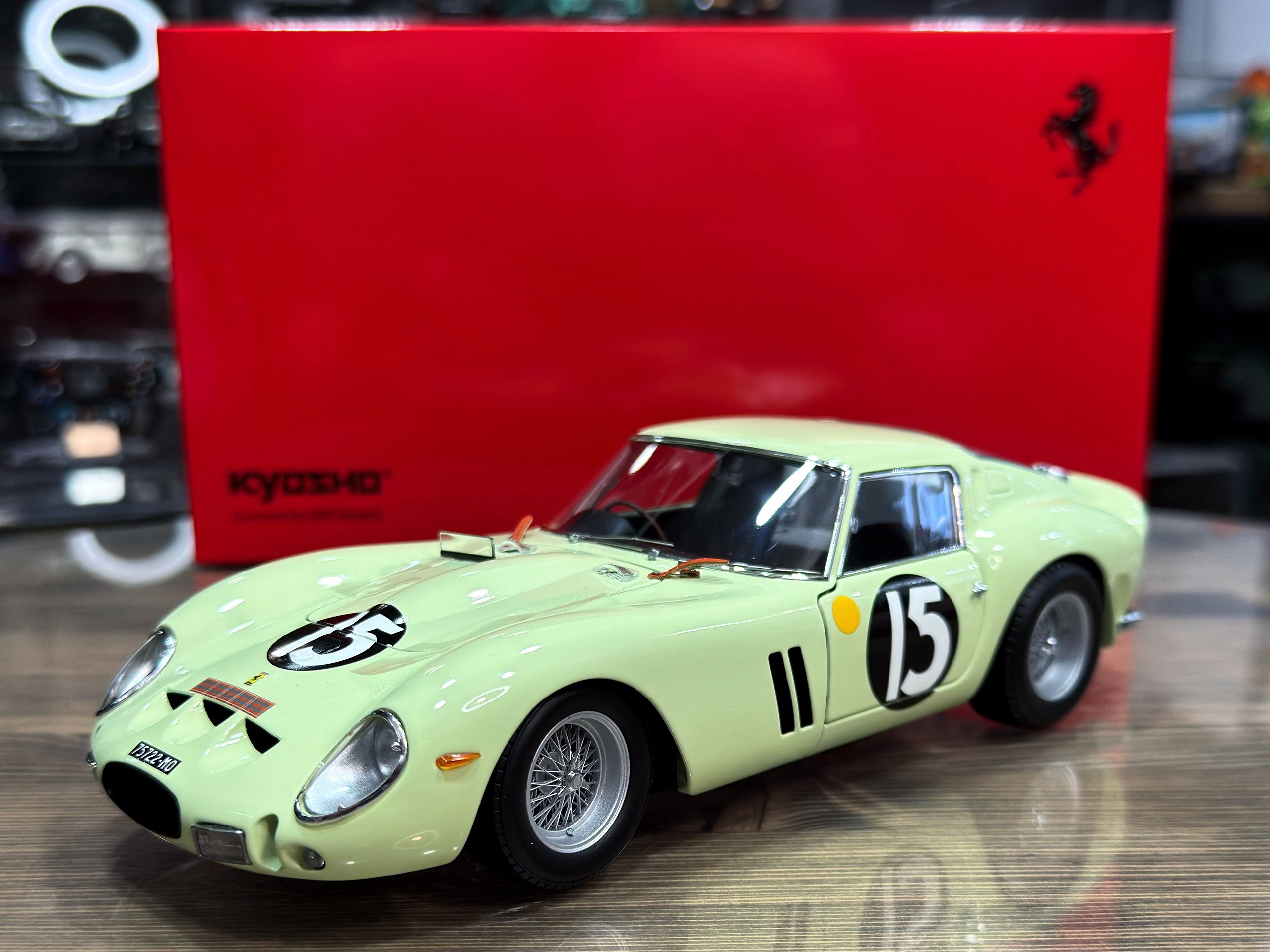08438C Kyosho Ferrari 250 GTO #15 Goodwood TT 1962 Light Green 1:18
