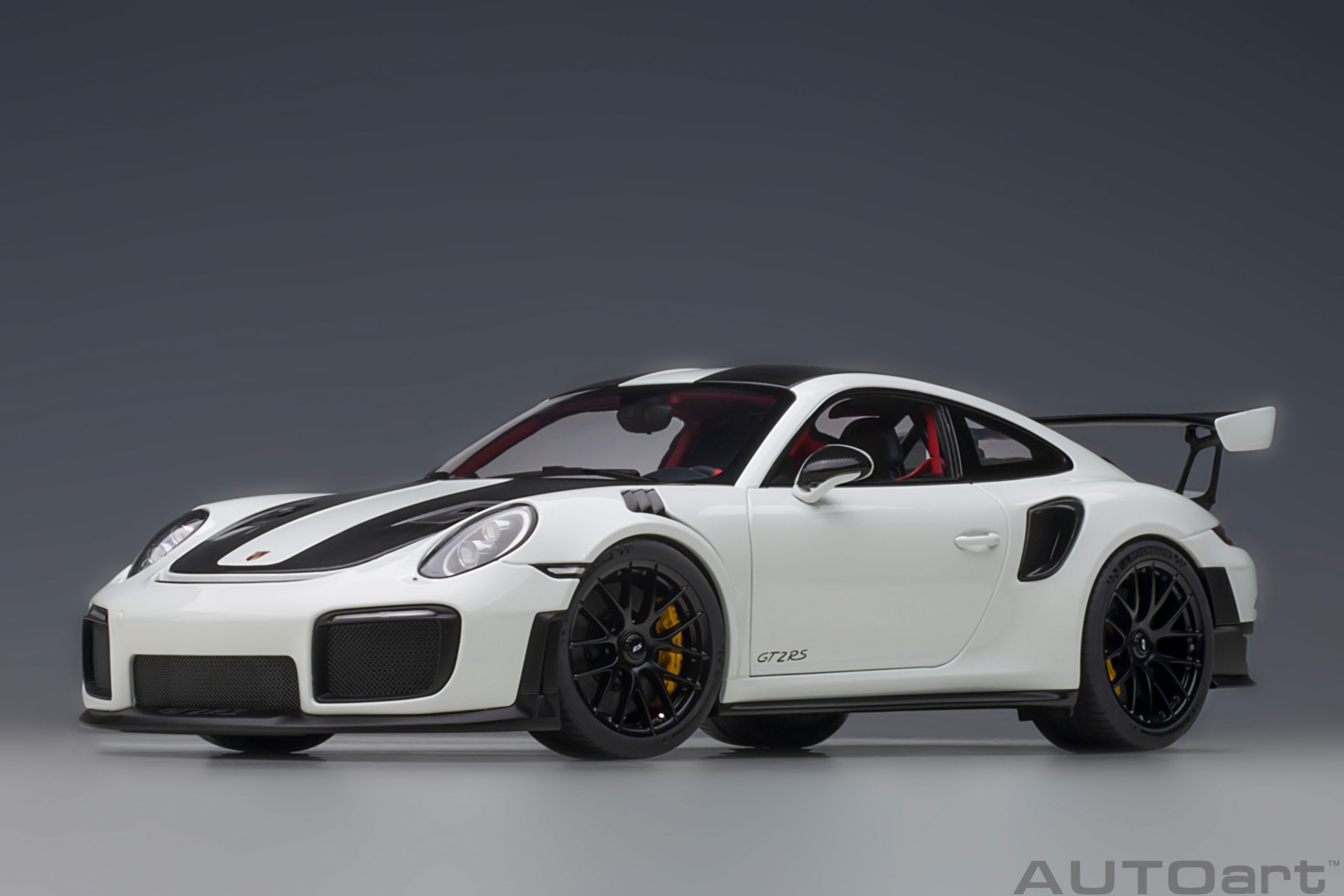 78171 AUTOart Porsche 911 (991.2) GT2 RS Weissach Package White 1:18