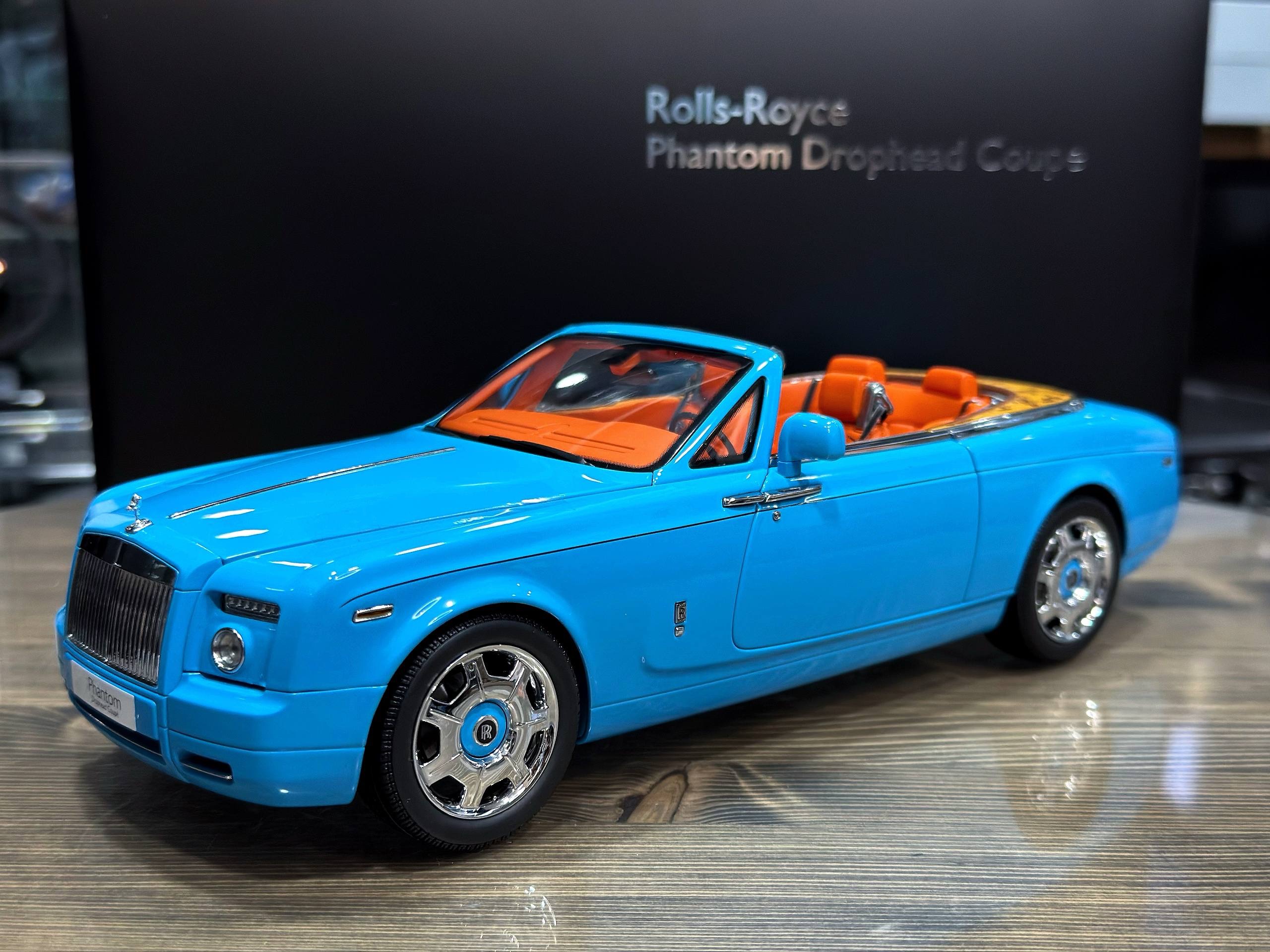 KYO08871 BL Kyosho Rolls Royce Phantom Drophead Coupe Light Blue 1:18