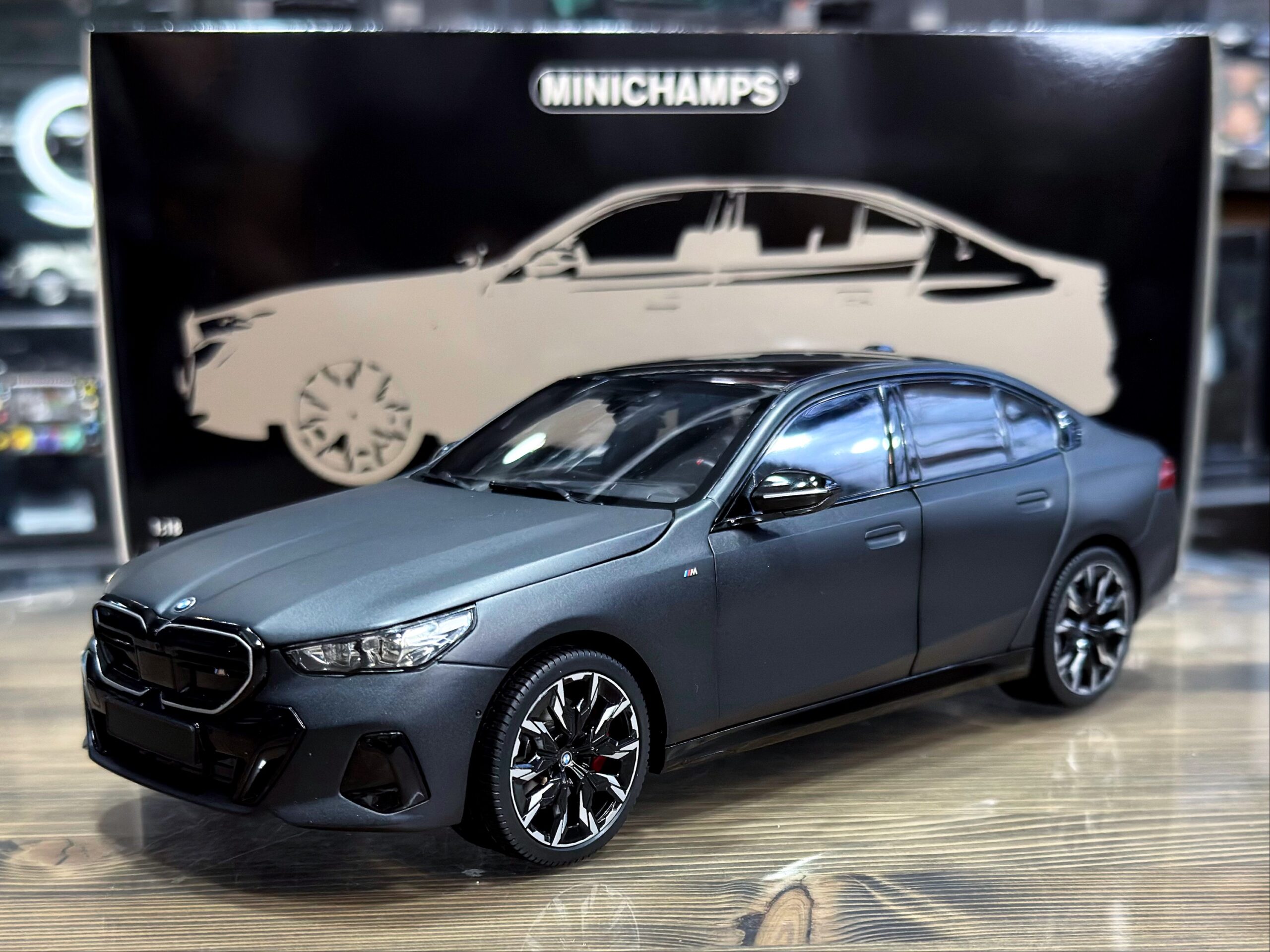 110023401 Minichamps BMW i5 2023 Matt Grey 1:18