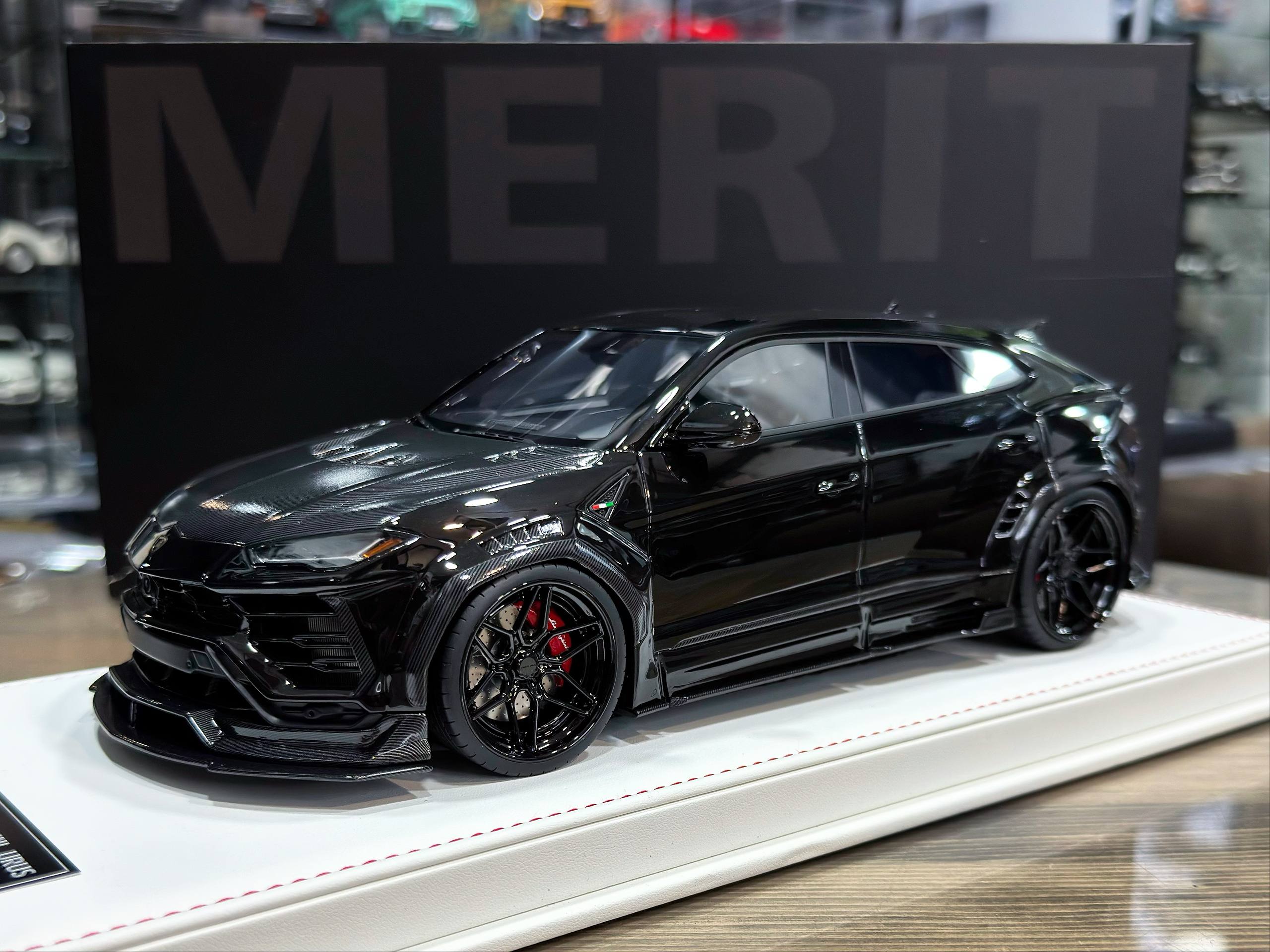 AB475 IVY Merit LBWK Lamborghini Urus Black 1:18