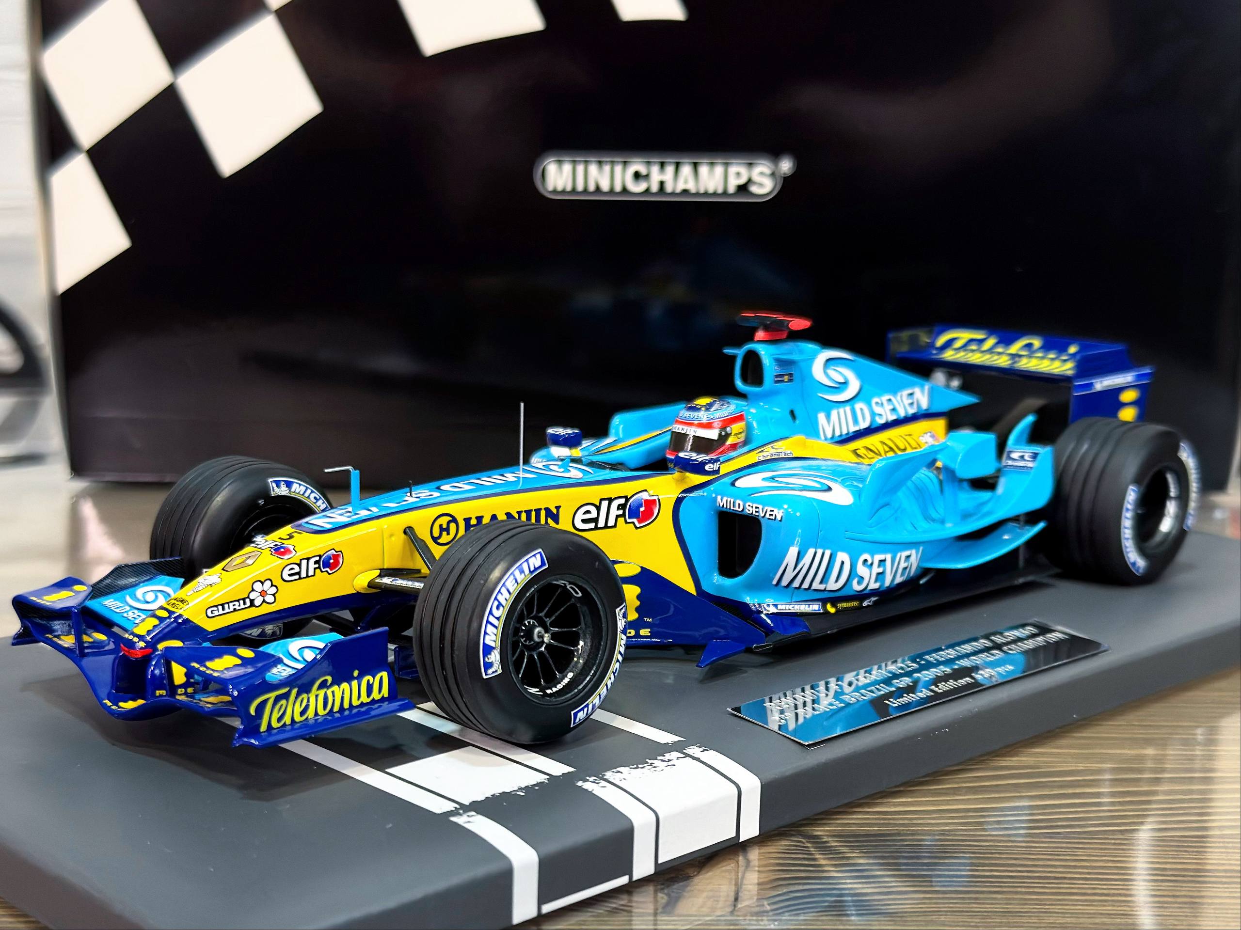 117051705 Minichamps Renault F1 Team R25 Fernando Alonso 3rd Place Brazil GP 2005 World Champion 1:18