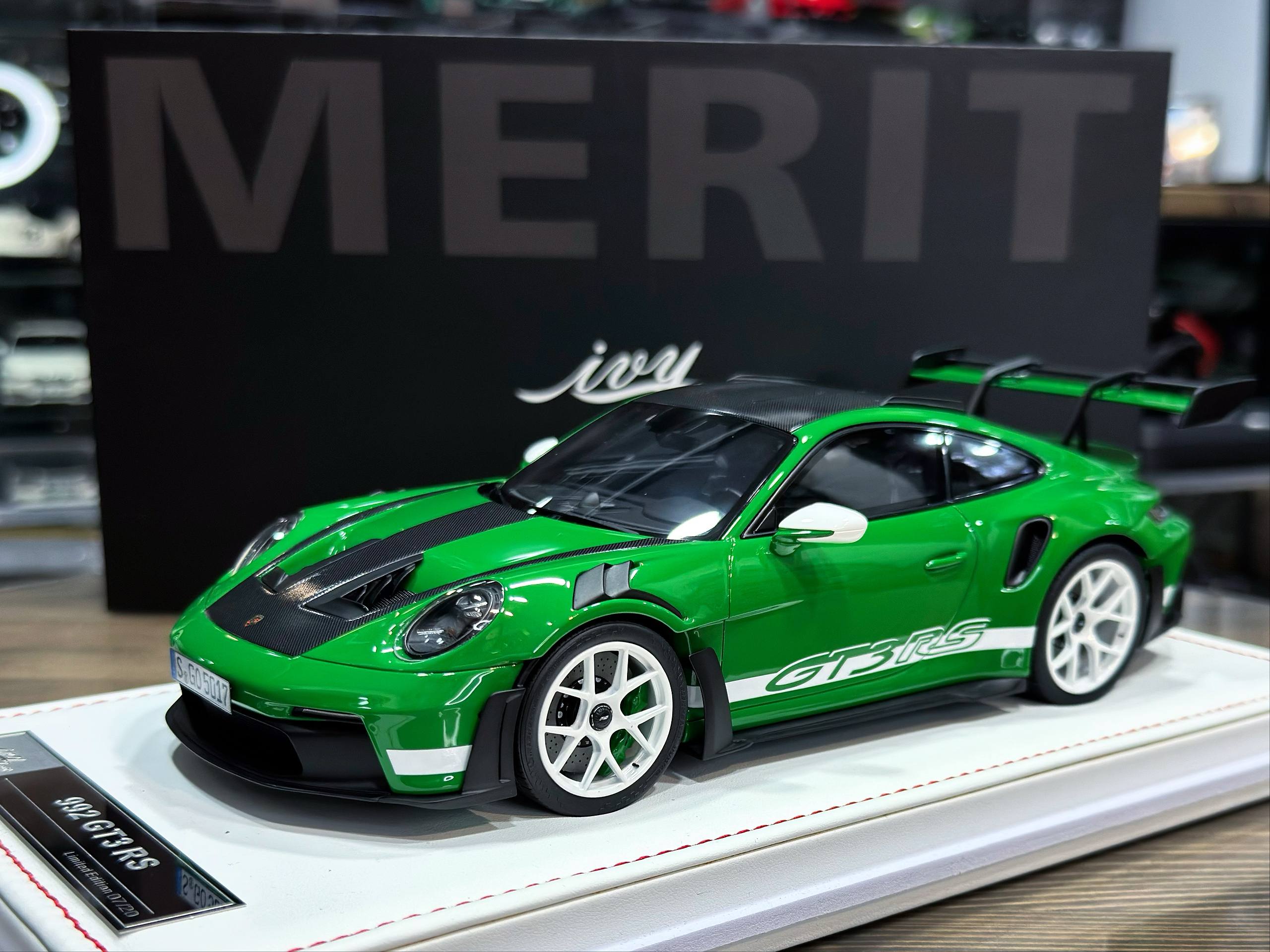 AB426 IVY Merit Porsche 911 (992) GT3 RS Python Green/White 1:18
