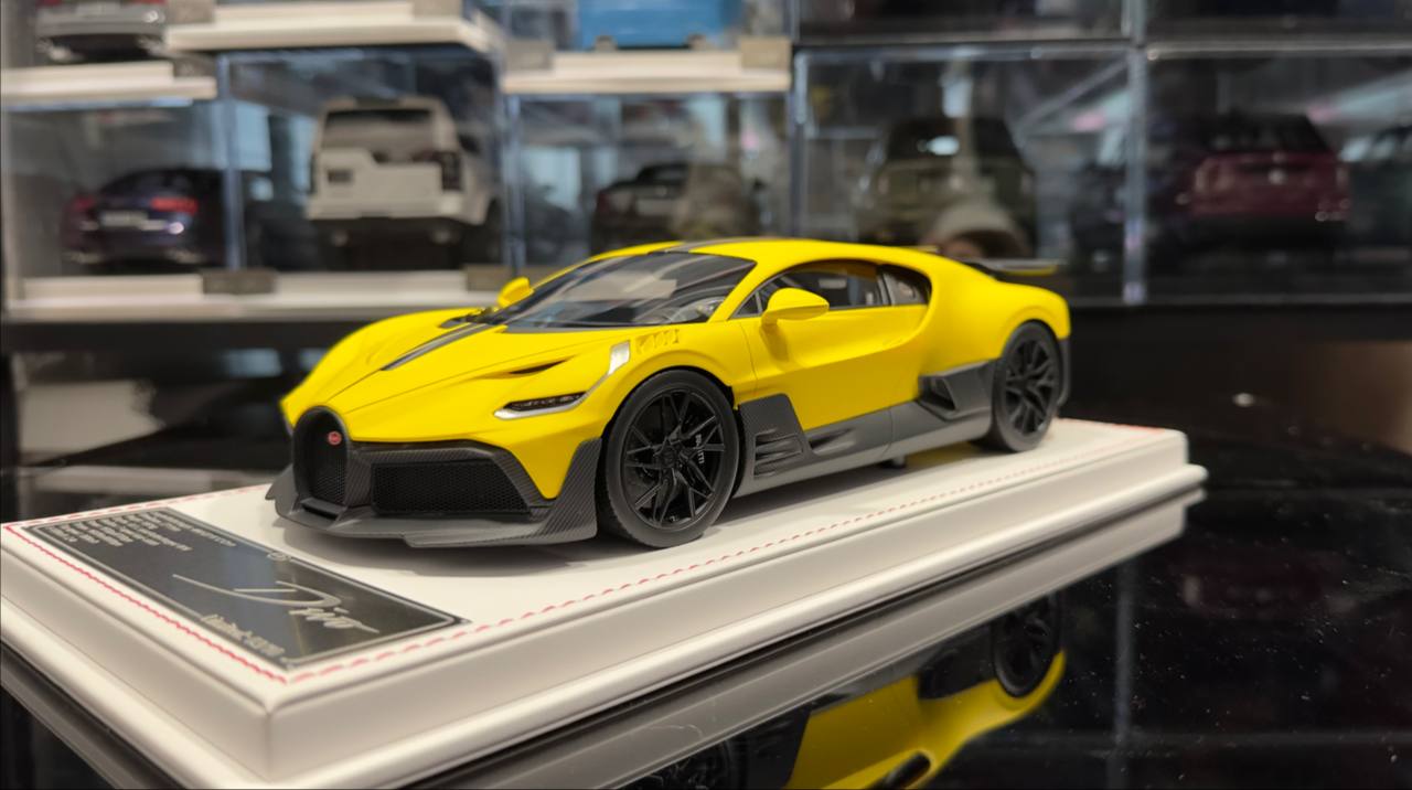 AMAcars Bugatti Divo Yellow 03/10 1:18