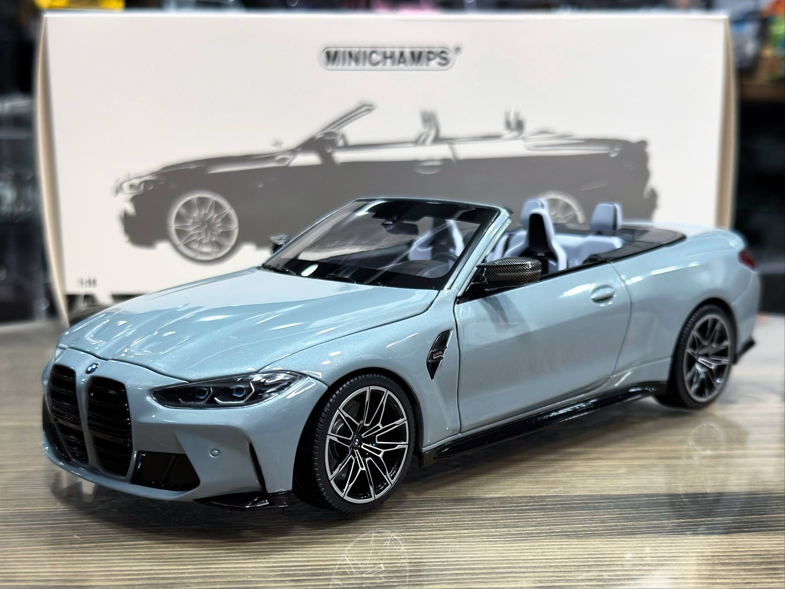 110021032 Minichamps BMW M4 Cabriolet 2021 Grey Metallic 1:18