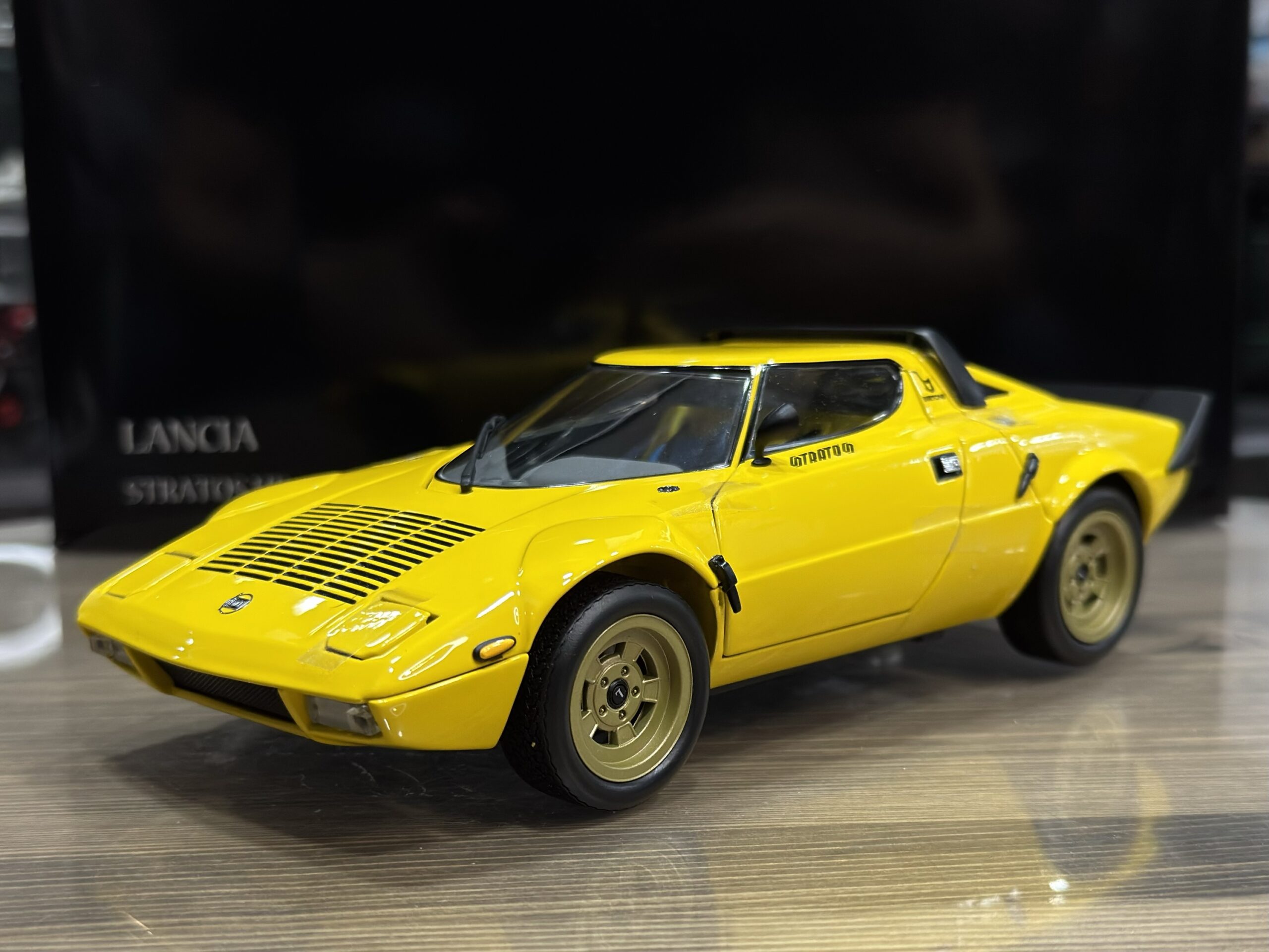 08130Y Kyosho Lancia Stratos HF Yellow 1:18