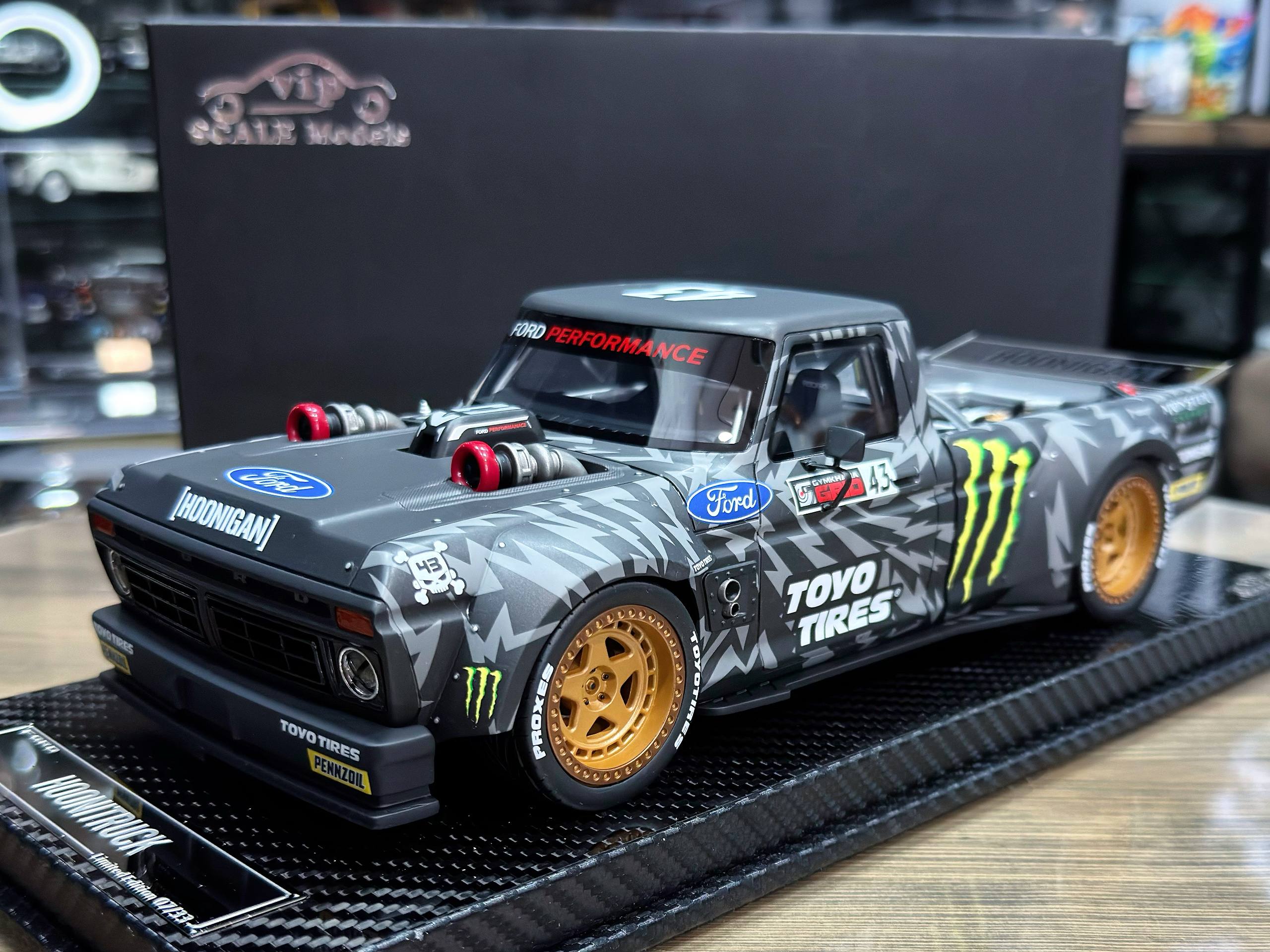 18059-1 VIP Models Ford HOONITRUCK Monster 1:18
