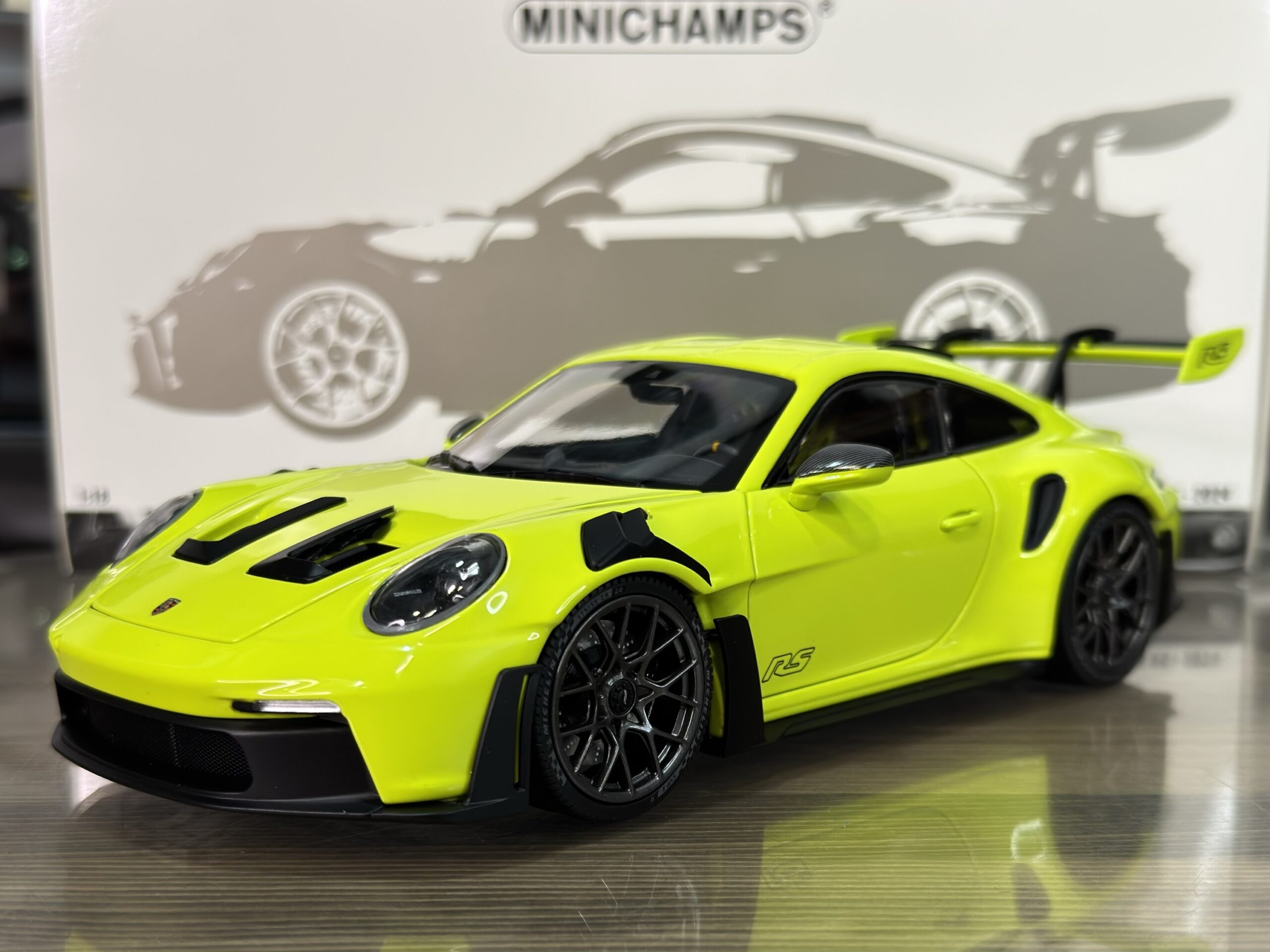 110062028 Minichamps Porsche 911 (992) GT3RS 2023 Acid Green/Black Wheels 1:18
