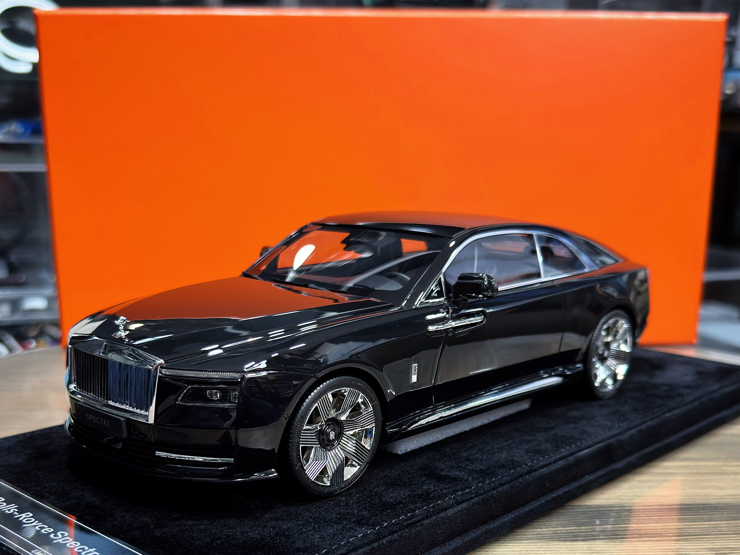 DF Model Rolls Royce Spectre Black 1:18