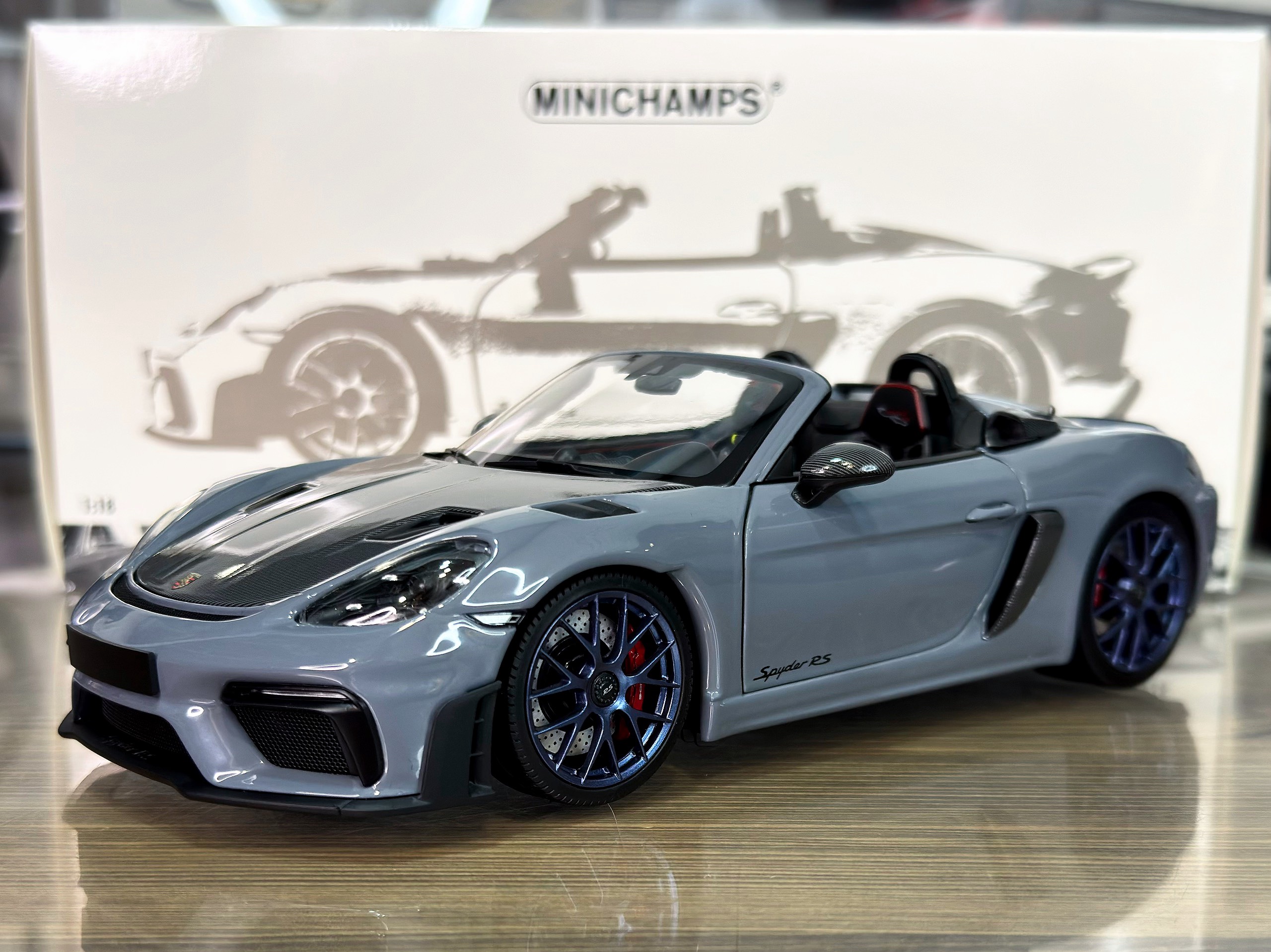 110063130 Minichamps Porsche Spyder RS 2024 Grey W/Weissach Package 1:18