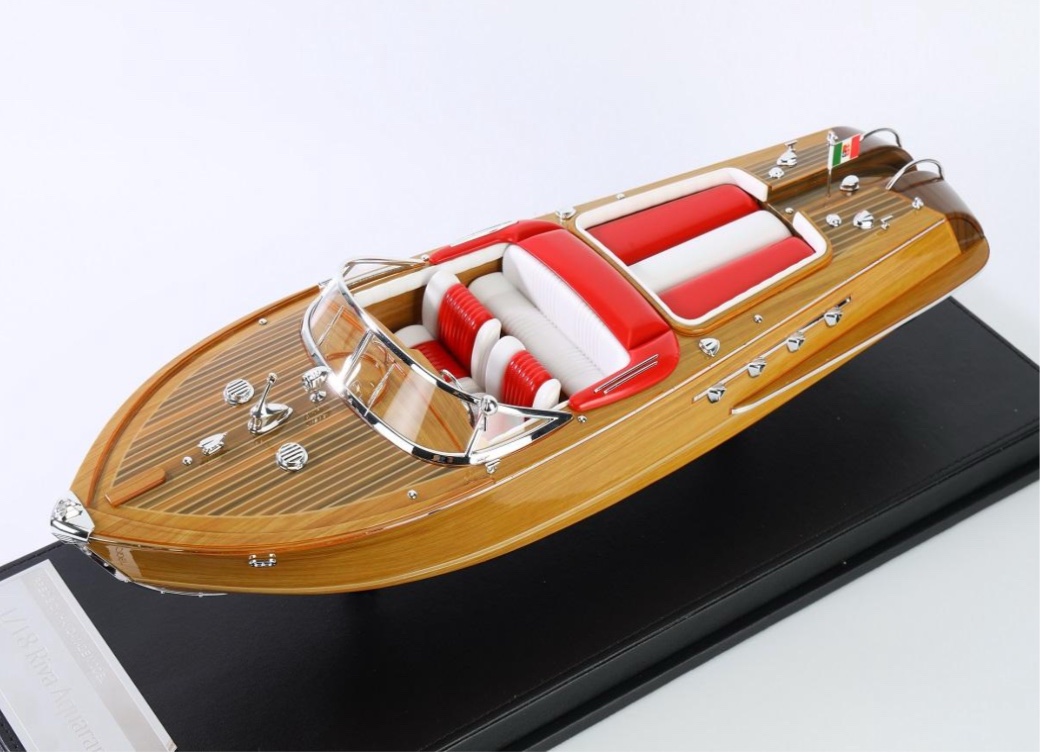 R1802 VMB Models Riva Aquarama Brown/Red 1:18