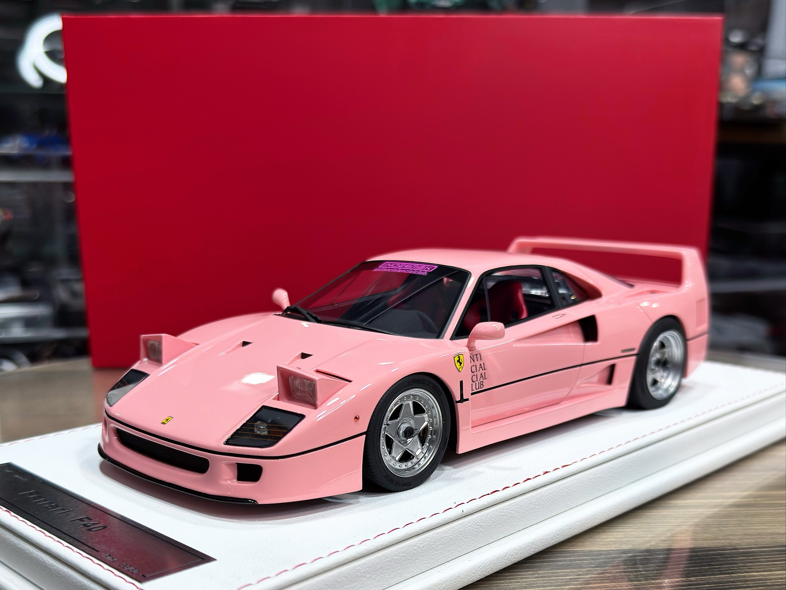 GL model Ferrari F40 Pink 1:18