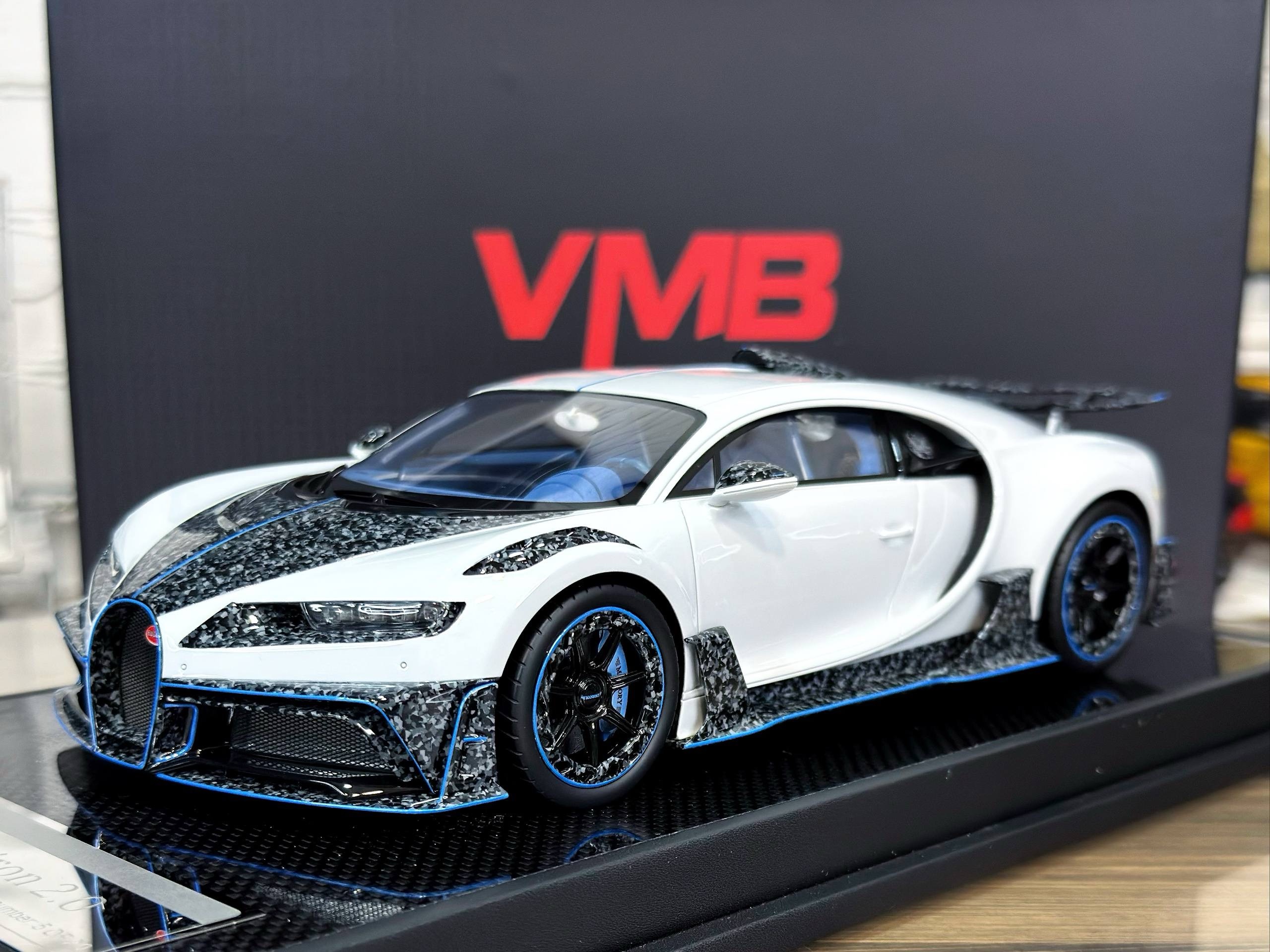 CH1801 VMB Models Bugatti Chiron 2.0 Mansory Silver/Gray Carbon 1:18