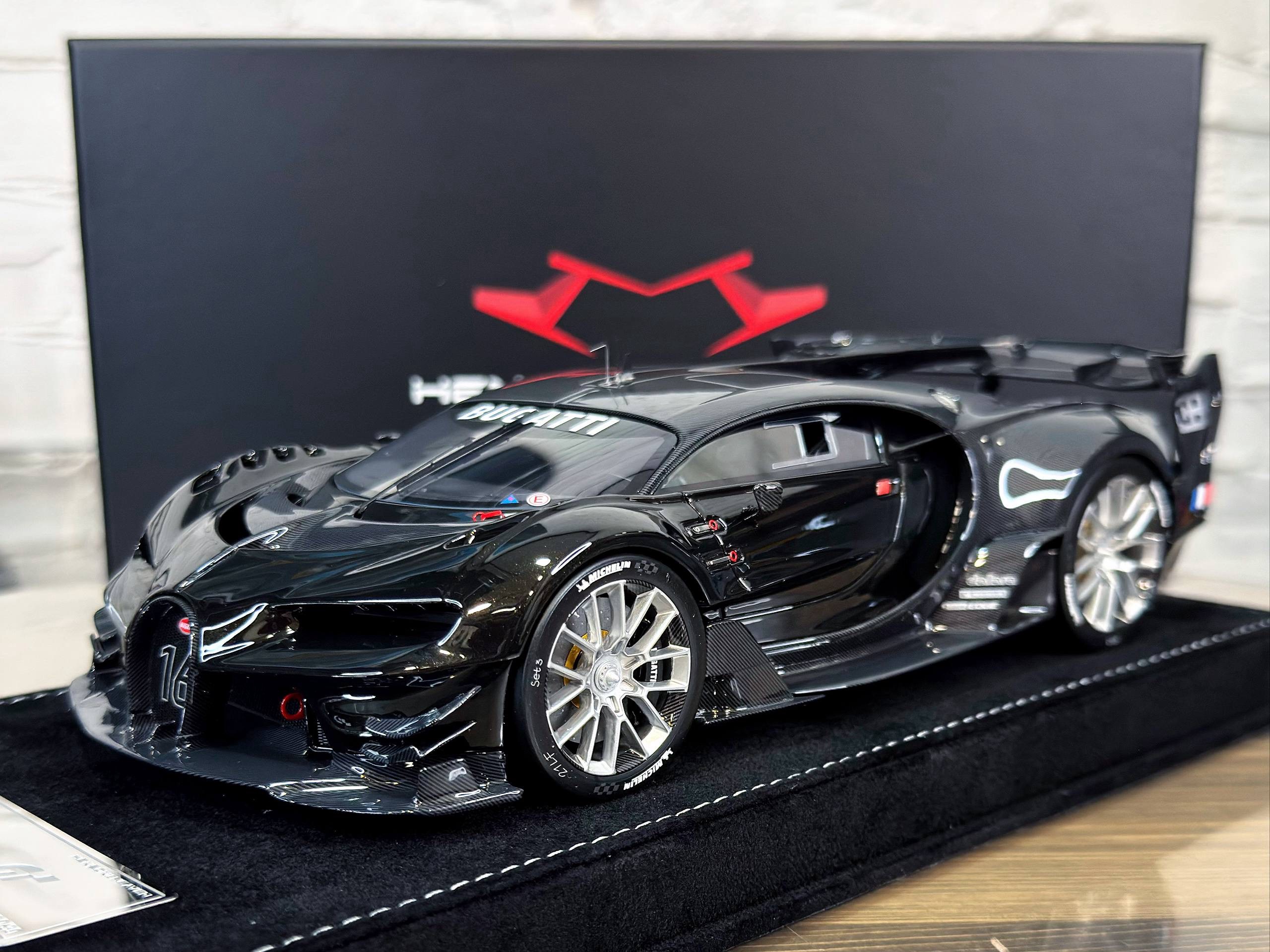 HHB250310VGT Henson & Heaven Bugatti Vision Gran Turismo Diamond Black/Black Carbon 1:18