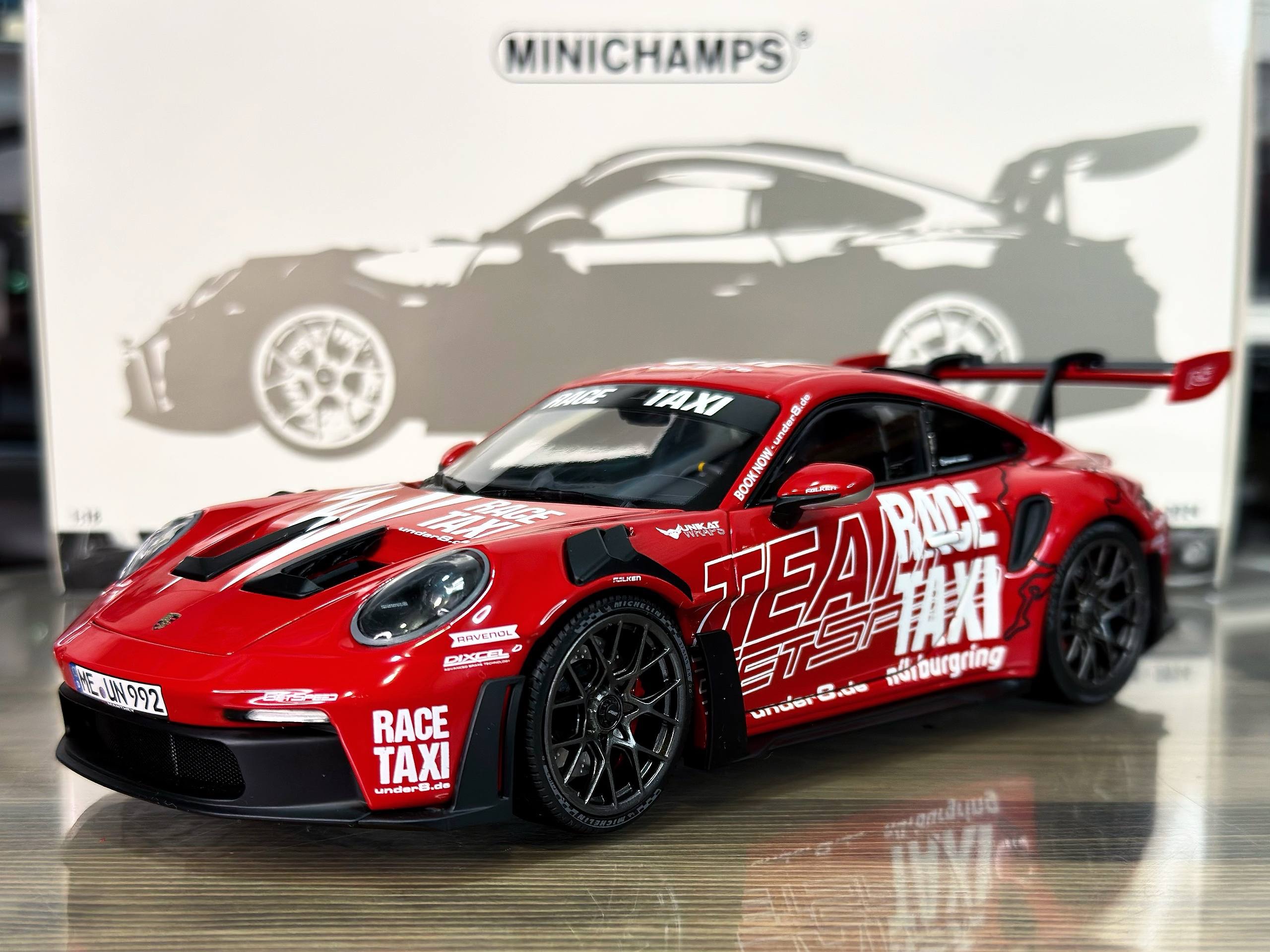110062040 Minichamps Porsche 911 (992) GT3RS 2024 Red Getspeed Race Taxi 1:18
