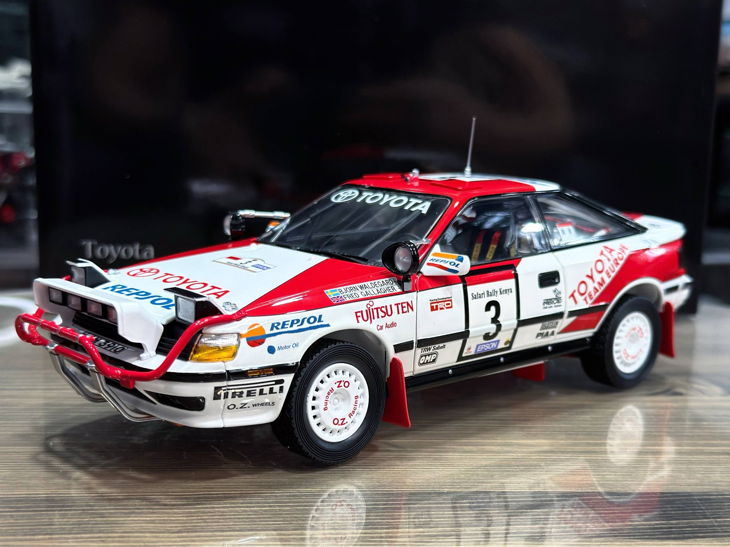 08961A Kyosho Toyota Celica GT Four 1990 Safari #3 White/Red 1:18