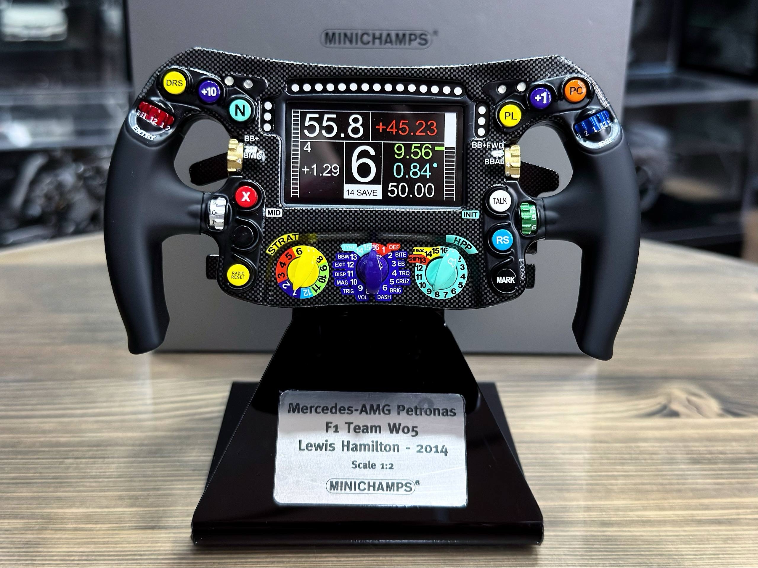 247140044 Minichamps Steering Wheel Mercedes AMG Petronas F1 Team W05 Lewis Hamilton 2014 1:2