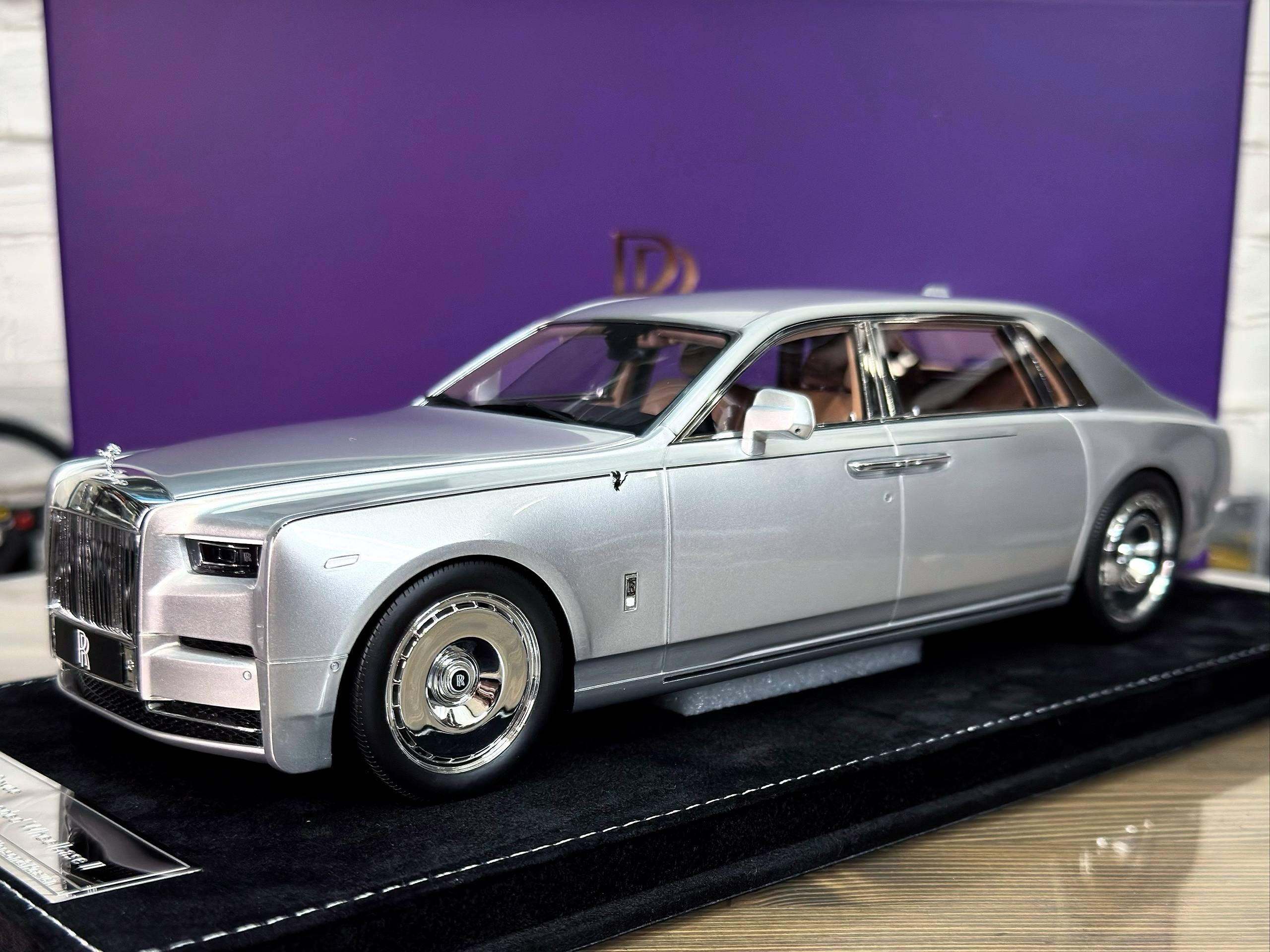HHLJL250902P Henson & Heaven Rolls Royce Pantom Extended Wheelbase Series II Cherry Blossom 1:18