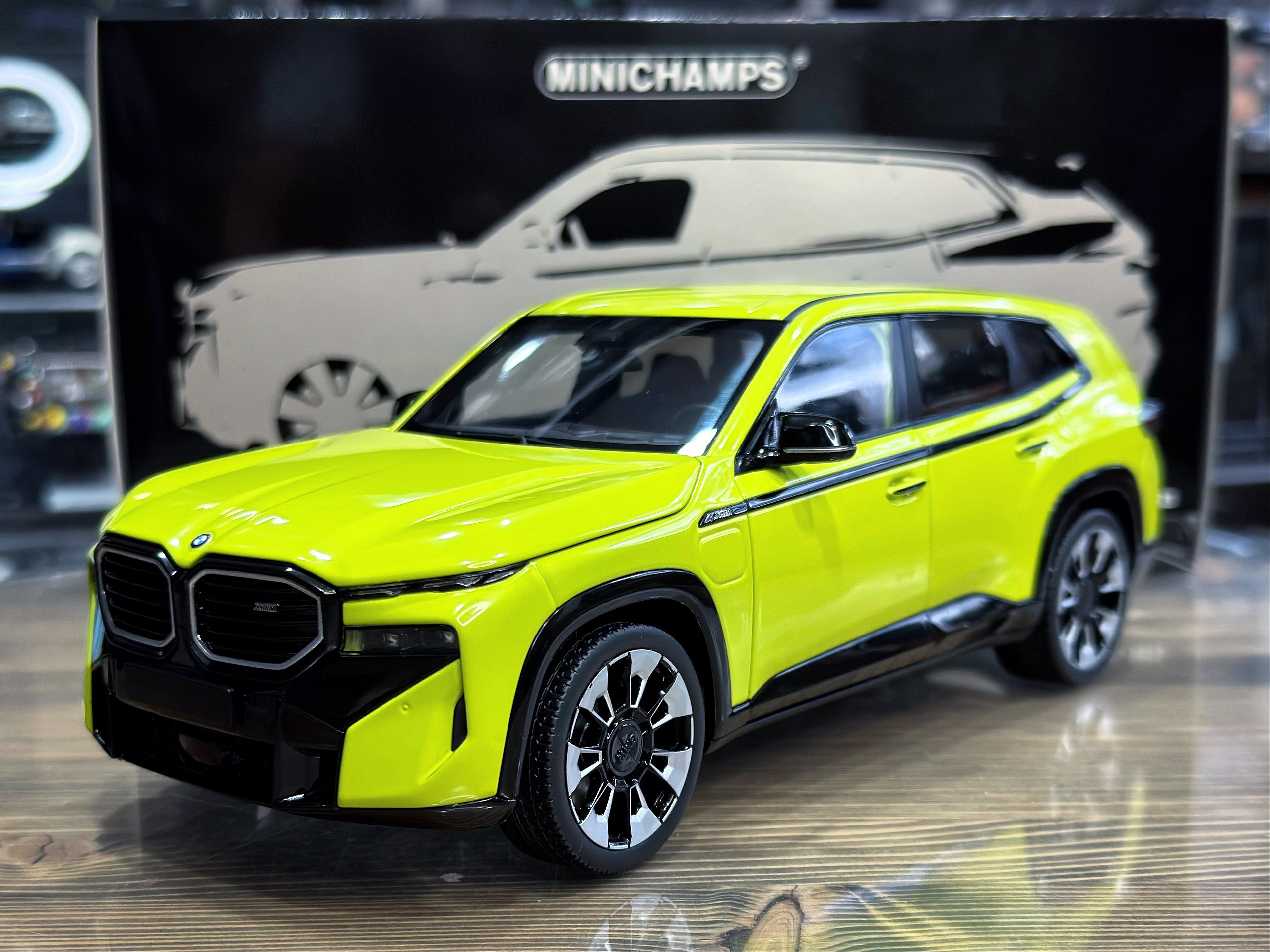 110023302 Minichamps BMW XM 2023 Yellow 1:18