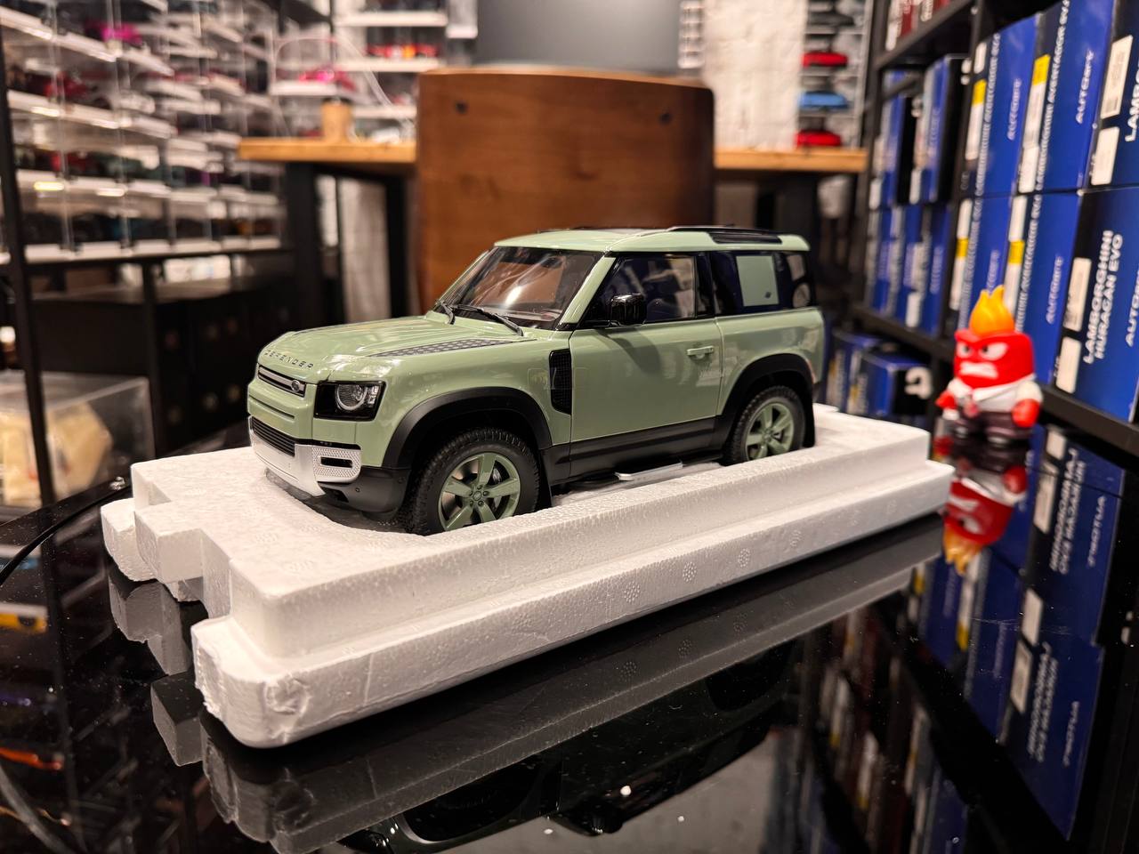 810711 Almost Real Land Rover Defender 90 2023 75TH Limited Edition (ALM810711) 1:18