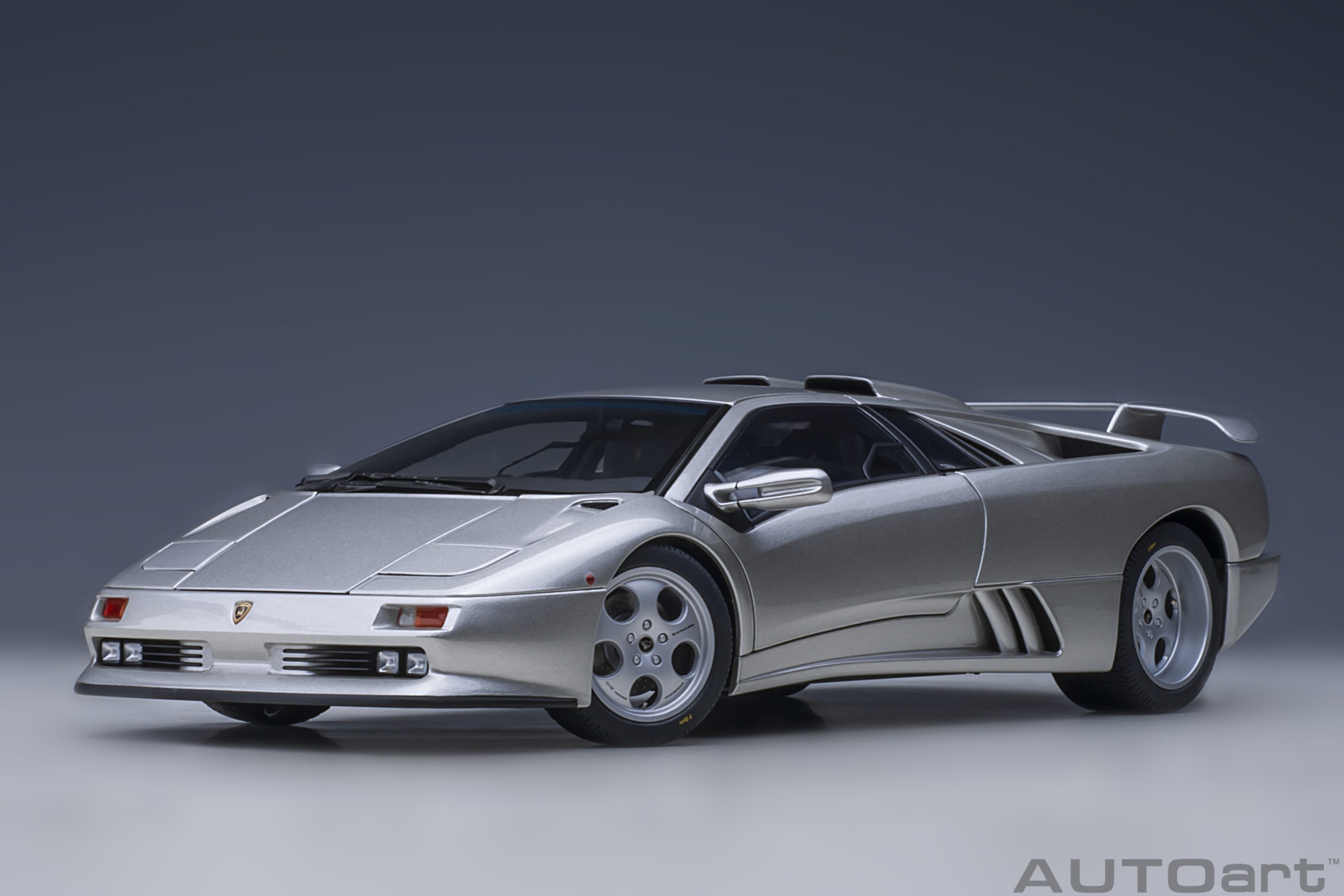 79143 AUTOart Lamborghini Diablo SE30 Jota Titanio/Metallic Silver 1:18