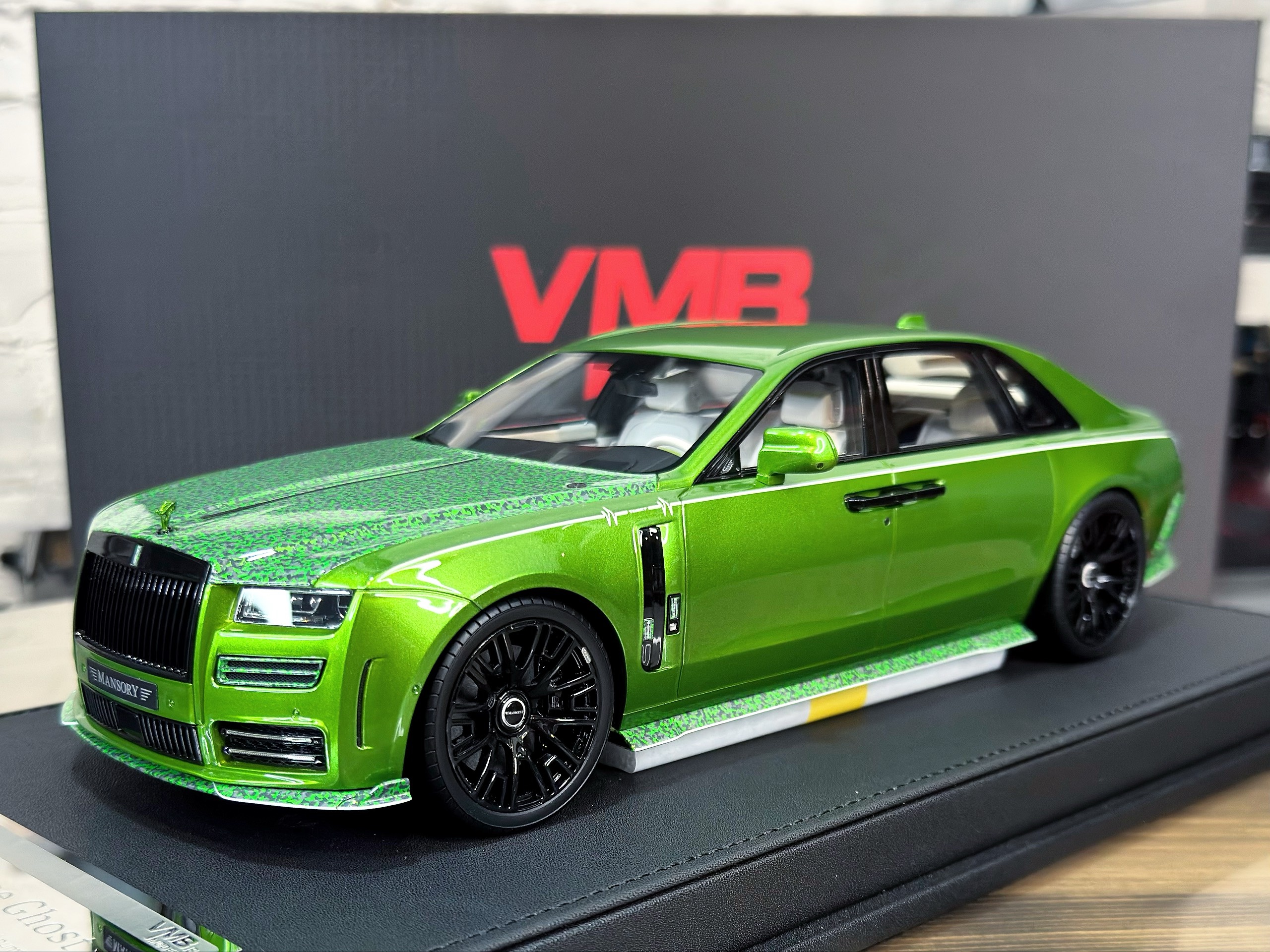 RR20251807 VMB Models Rolls Royce Ghost Apple Green 1:18