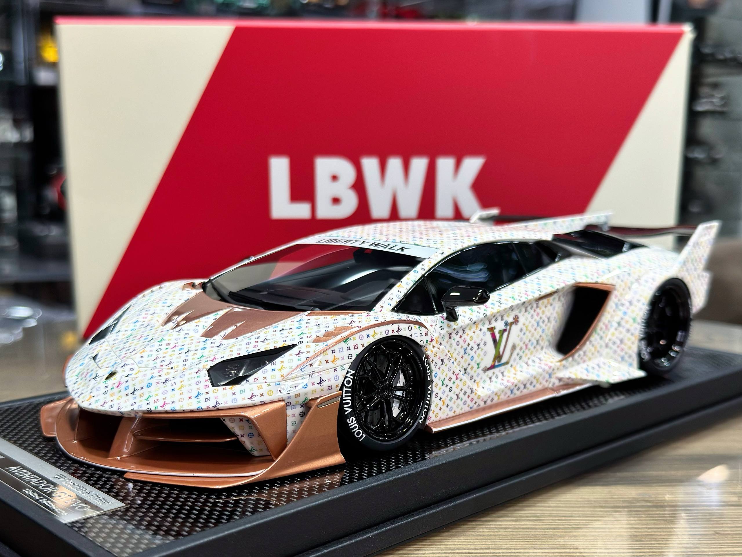 LB1875-WLV Timothy & Pierre LBWK Lamborghini Aventador 700GT EVO LV White 1:18
