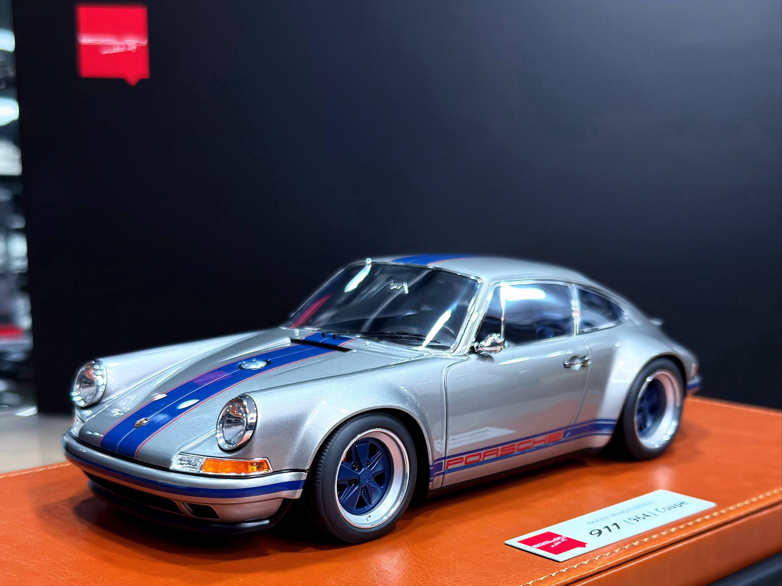EML090F MakeUp Porsche Singer 911(964) Coupe Titanium Silver/Navy Stripe 1:18