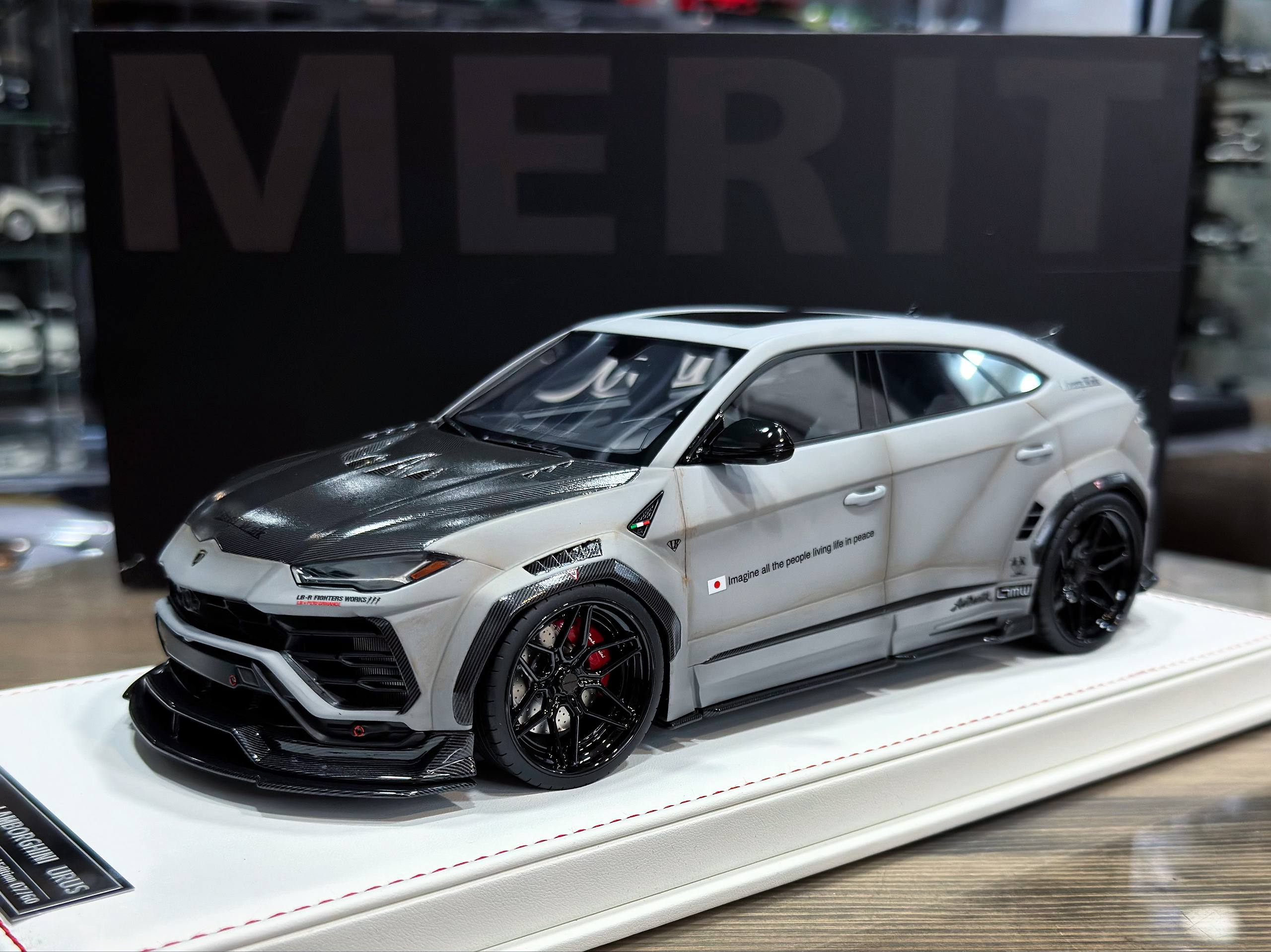 AB473 IVY Merit LBWK Lamborghini Urus Fighting Grey 1:18
