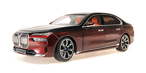 110023201 Minichamps BMW i7 2022 Black  Metallic/Red Metallic 1:18