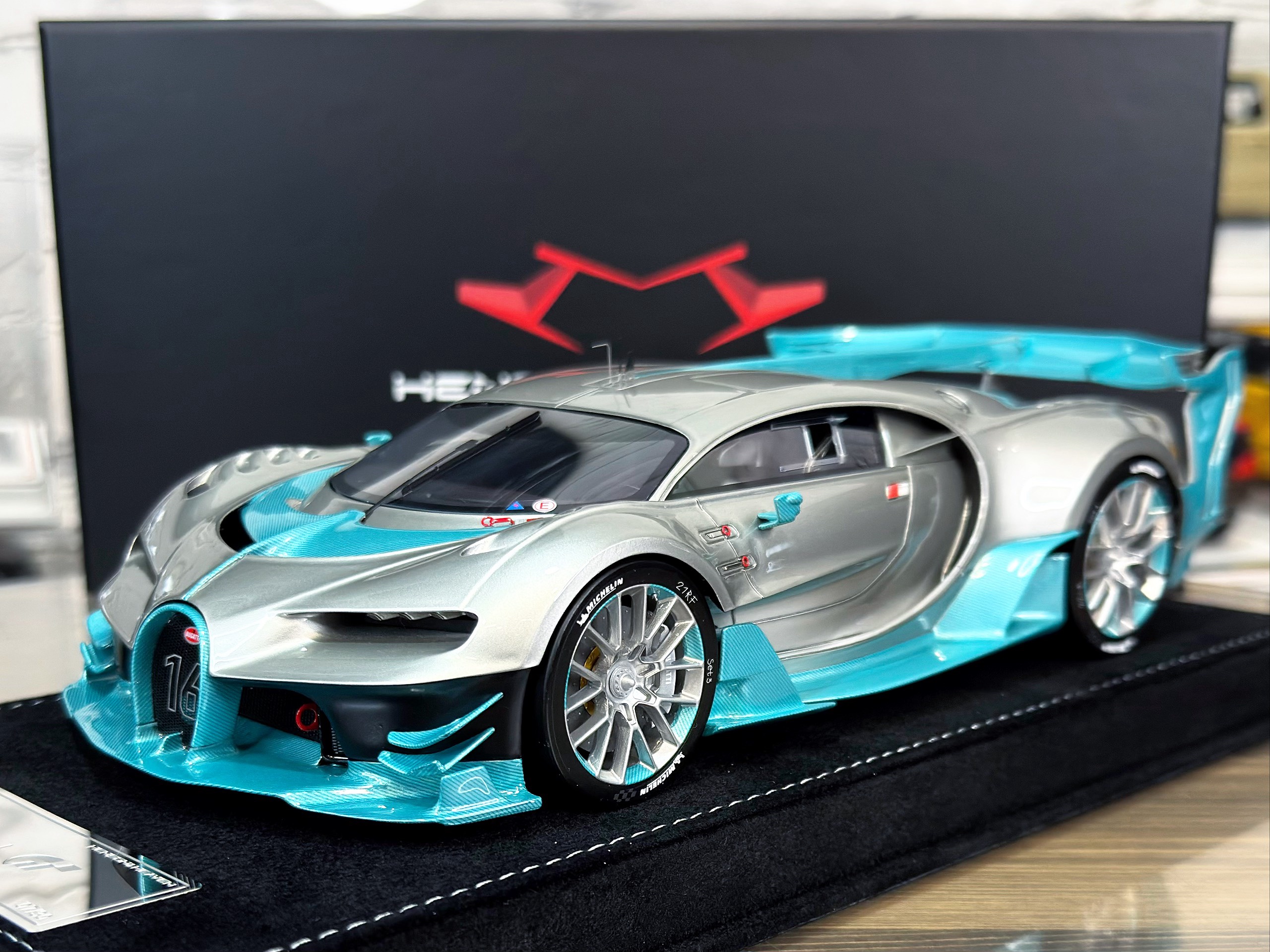 HHB250301VGT Henson & Heaven Bugatti Gran Turismo Vision Silver 1:18