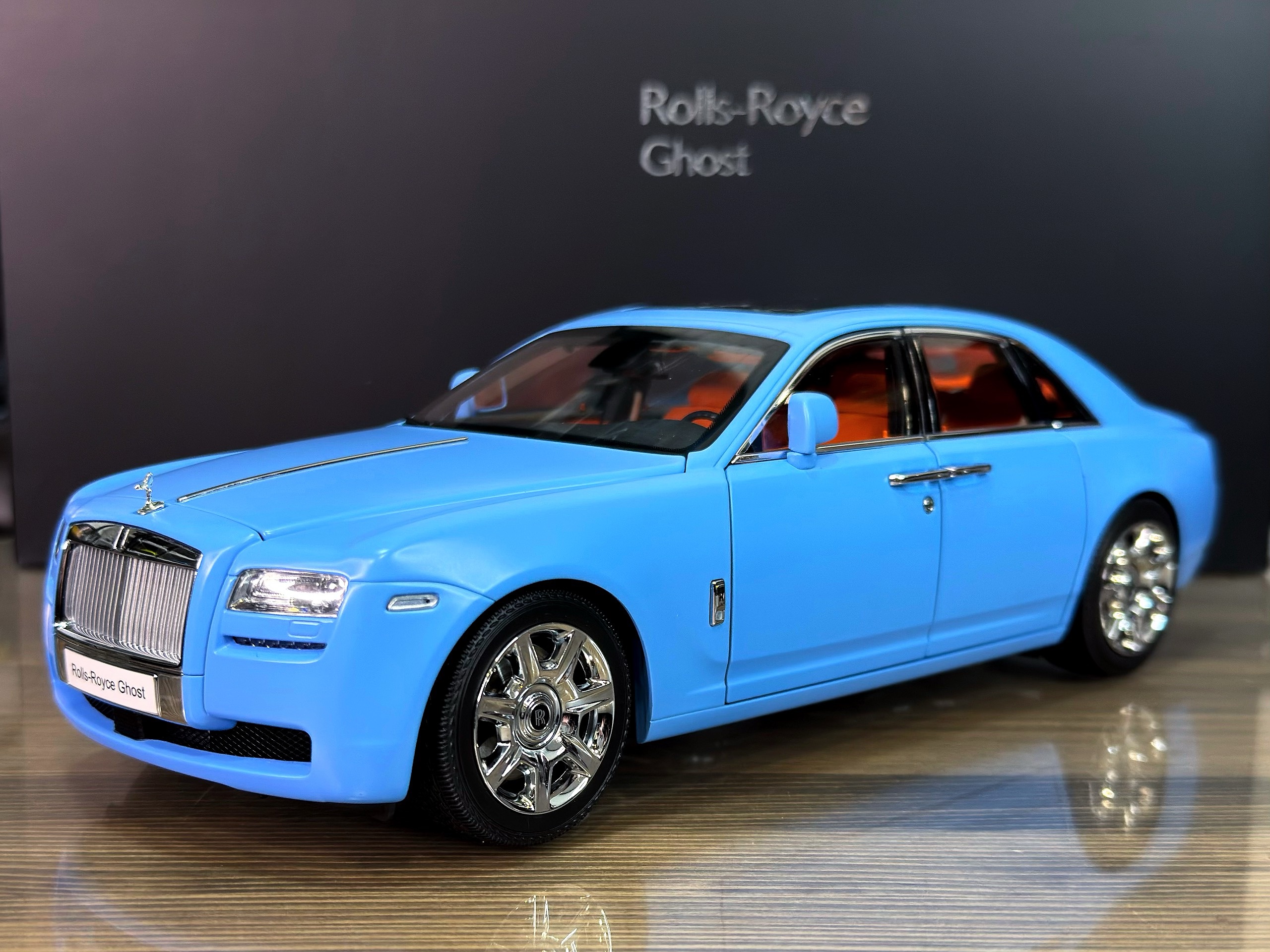 08802LB Kyosho Rolls Royce Ghost Light Blue Matt 1:18