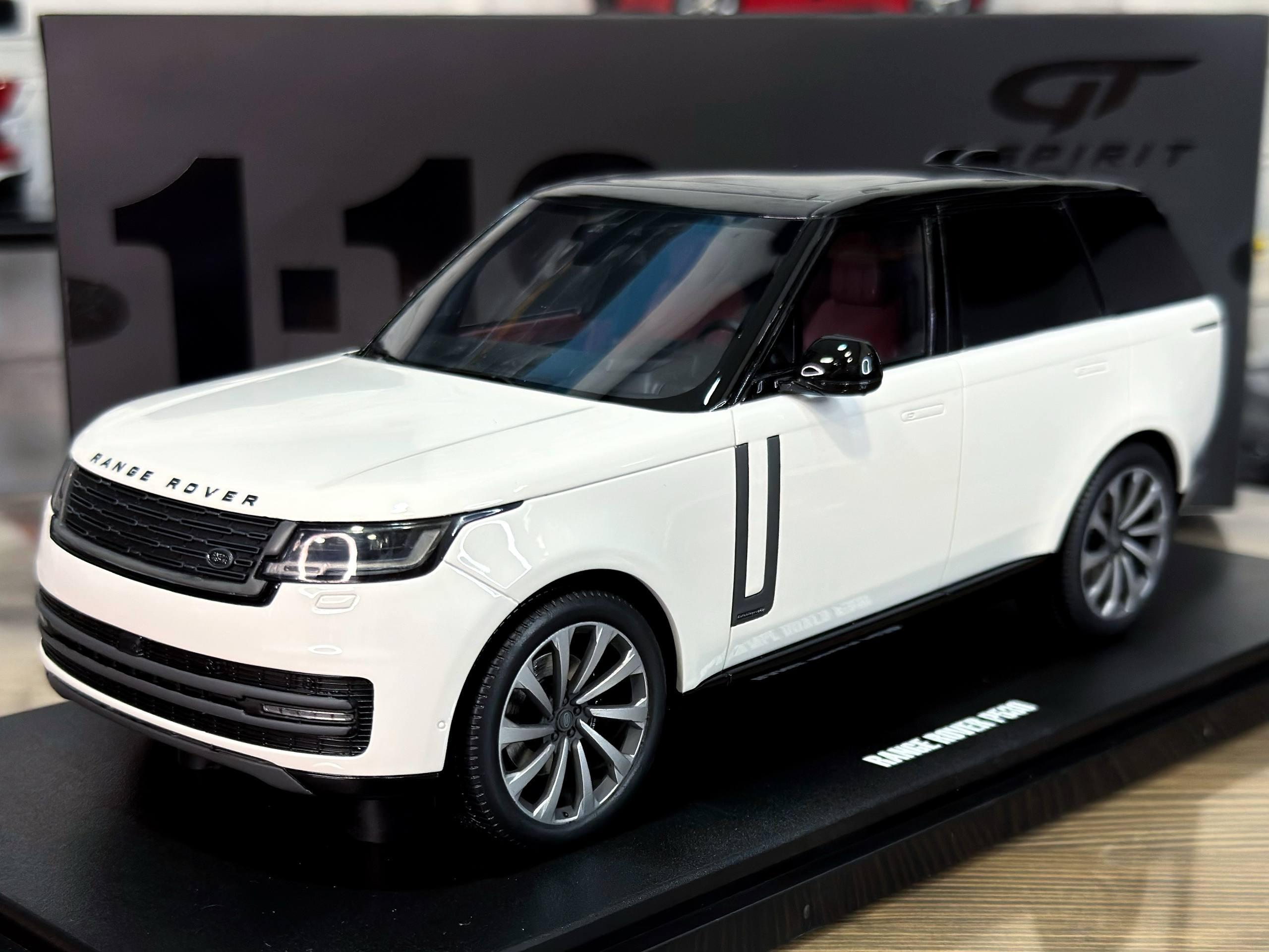 GT533 GT Spirit Land Rover Range Rover P530 Autobiography 2024 Fuji White 1:18