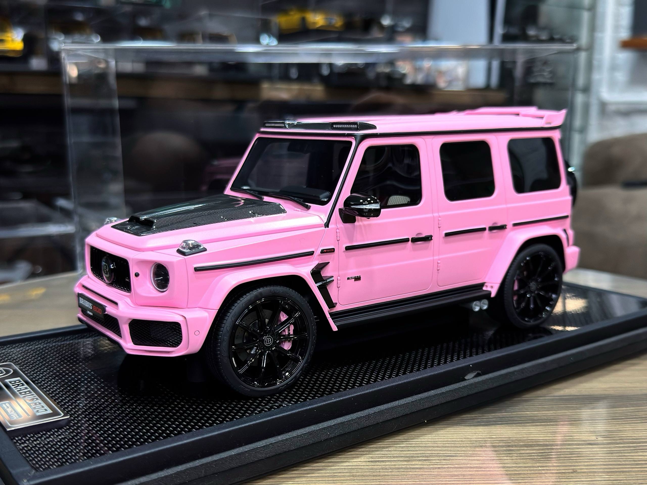 MH020NG Motorhelix Mercedes Benz Brabus G800 Pink 1:18