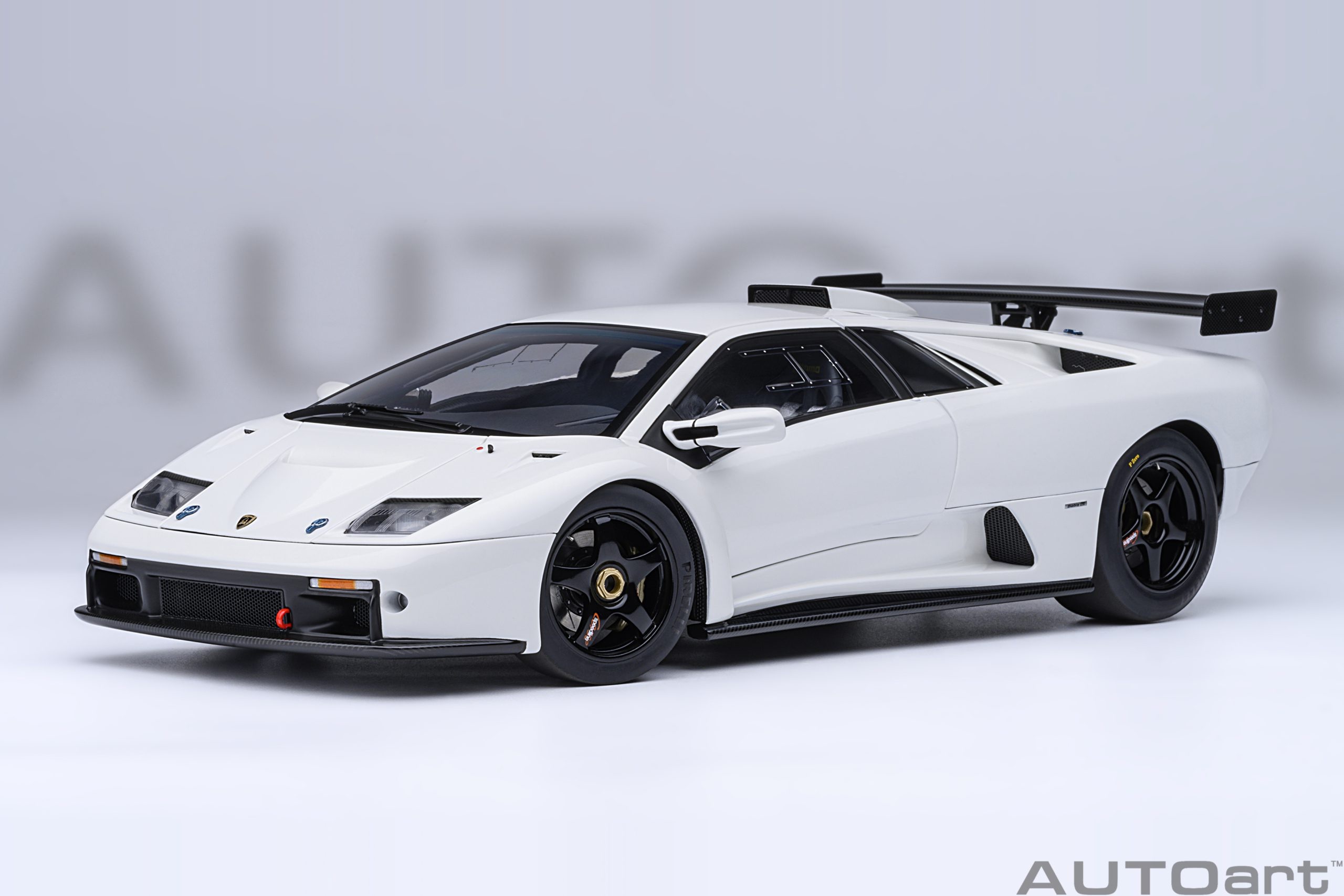 79136 AUTOart Lamborghini Diablo GTR Impact White 1:18