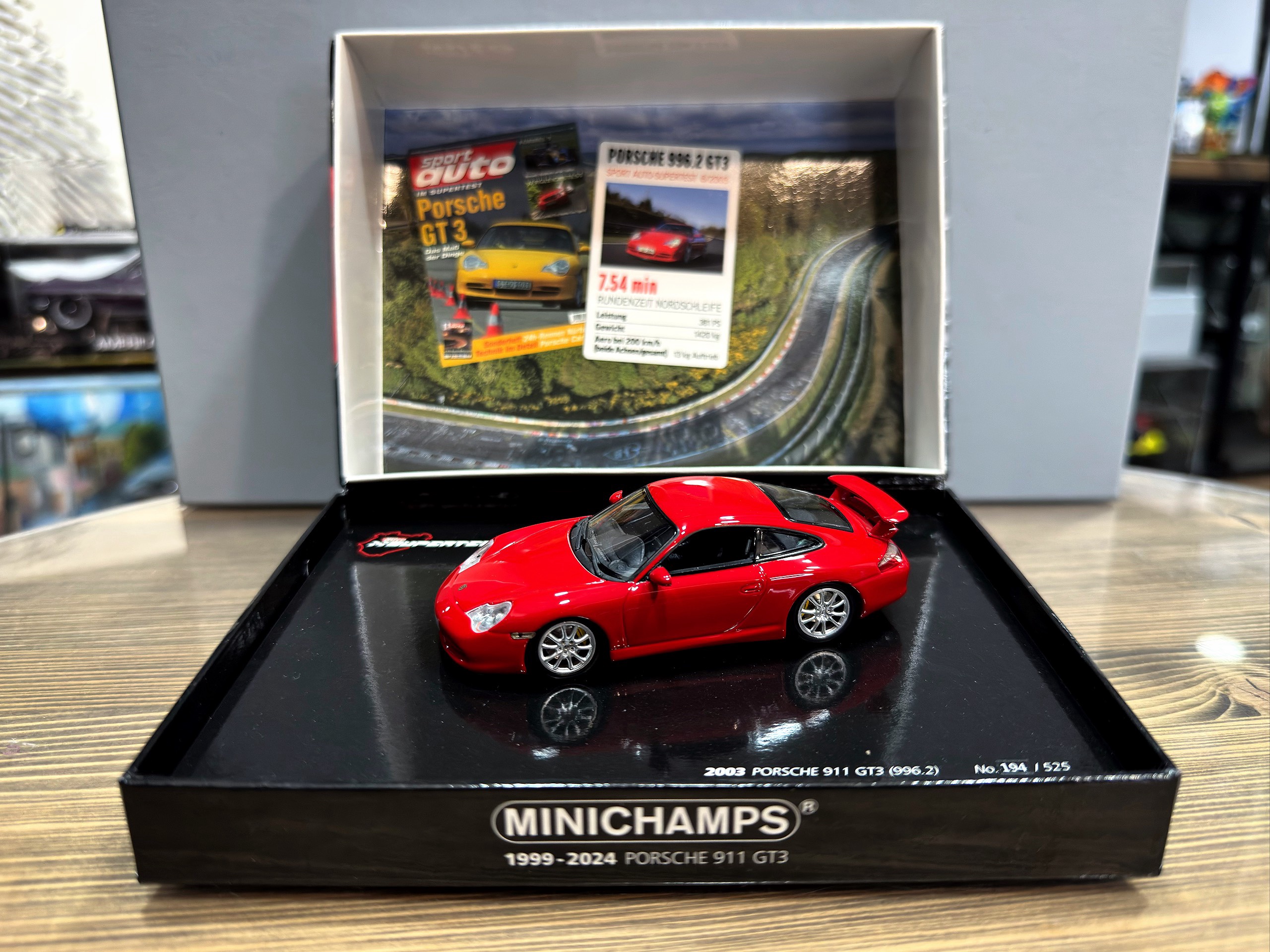 400062027 Minichamps Porsche 911 GT3 2003 Red Sport Auto 1:43
