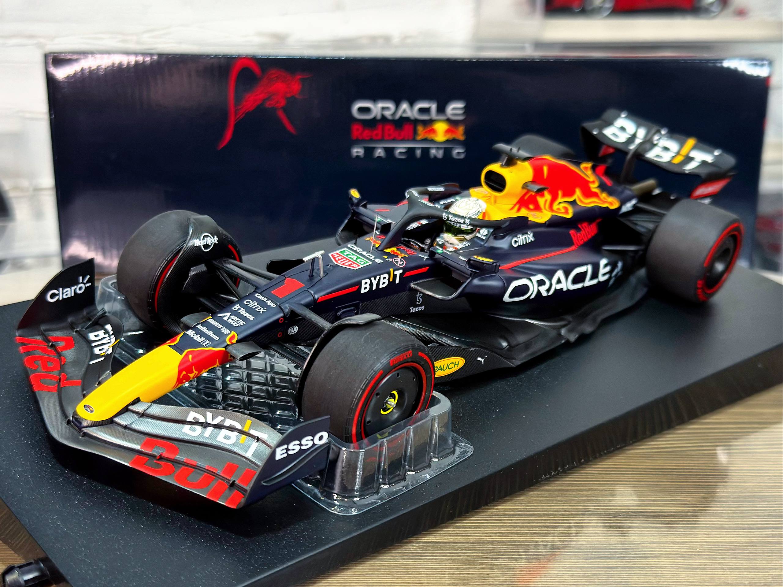 110221401 Minichamps Oracle Red Bull Racing RB18 Max Verstappen Winner Belgian GP 2022 1:18
