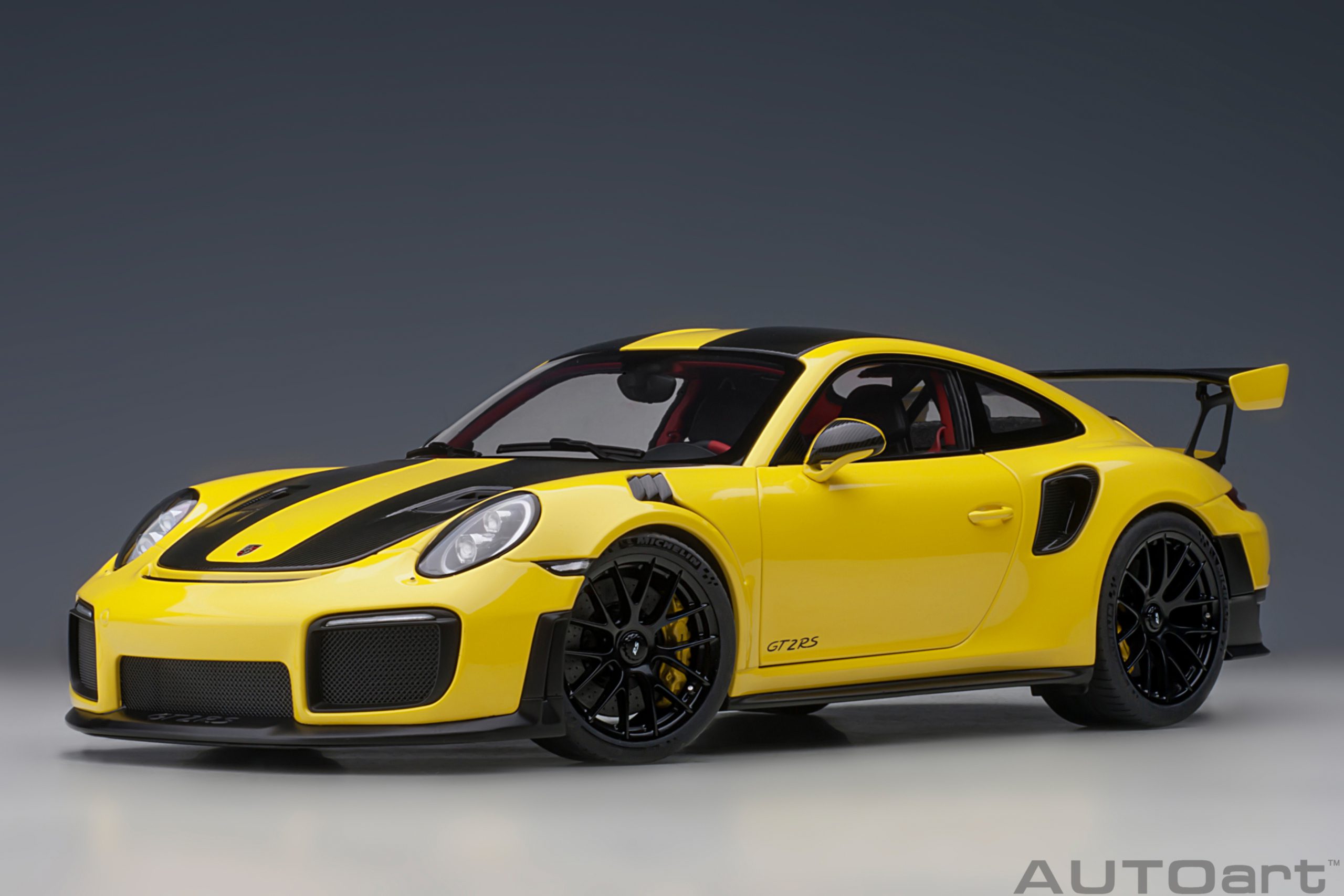 78172 AUTOart Porsche 911 (991.2) GT2 RS Weissach Package Racing Yellow 1:18
