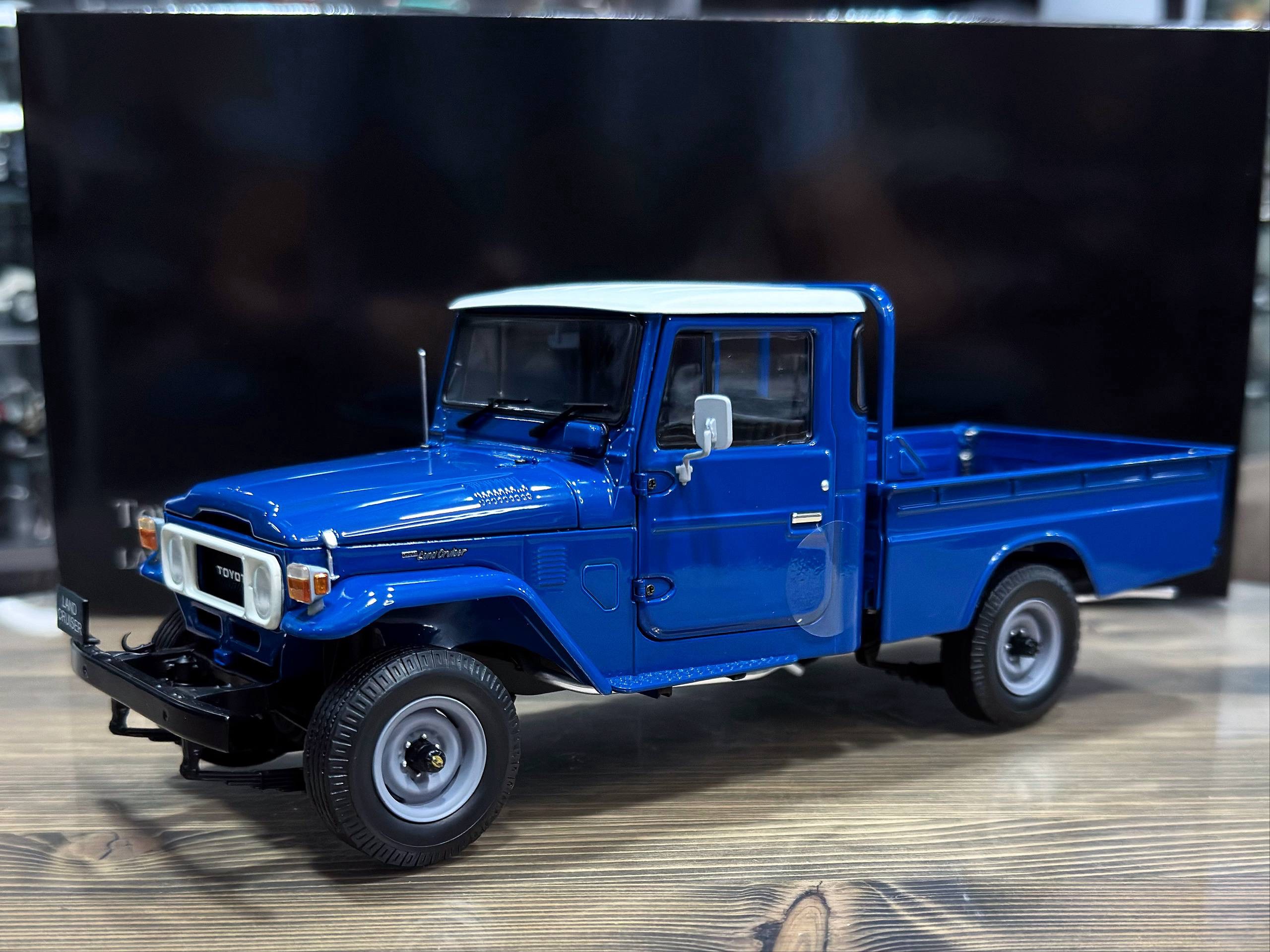 08958BL Kyosho Toyota Land Cruiser 40 Pickup Blue 1:18