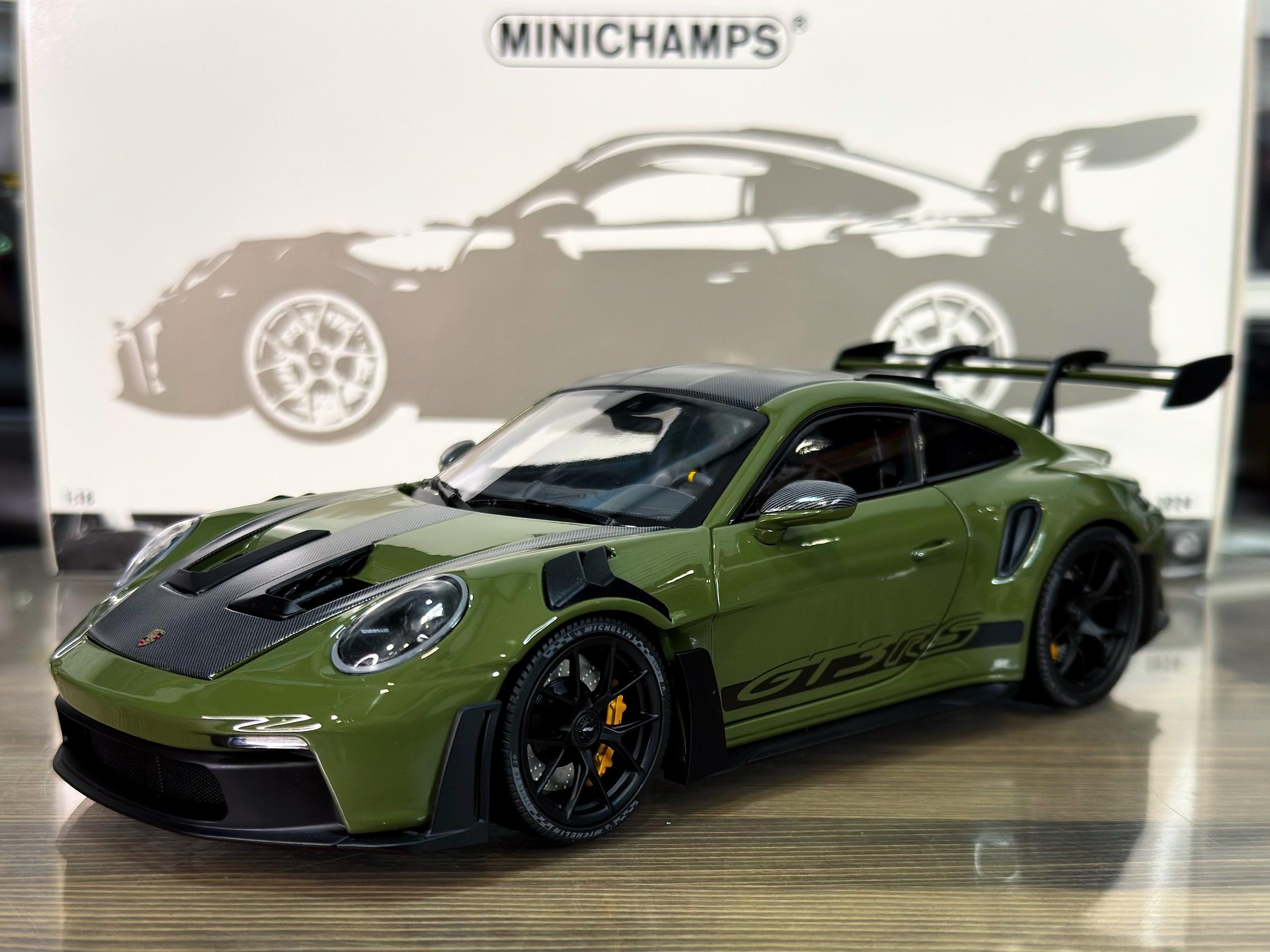 110062027 Minichamps Porsche 911 (992) GT3RS 2024 Nato Olive/Black Wheels 1:18