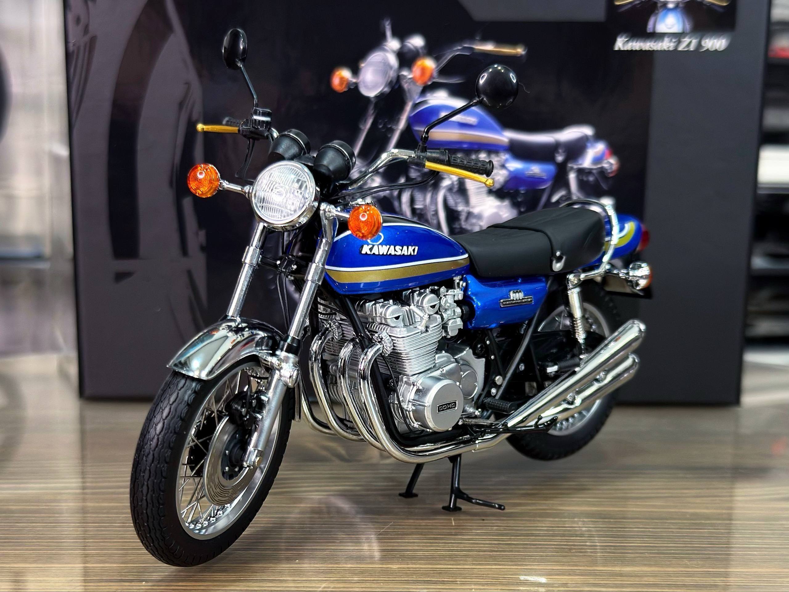122164102 Minichamps Kawasaki 900 Z1 Super 4 1972 Blue Metallic 1:12