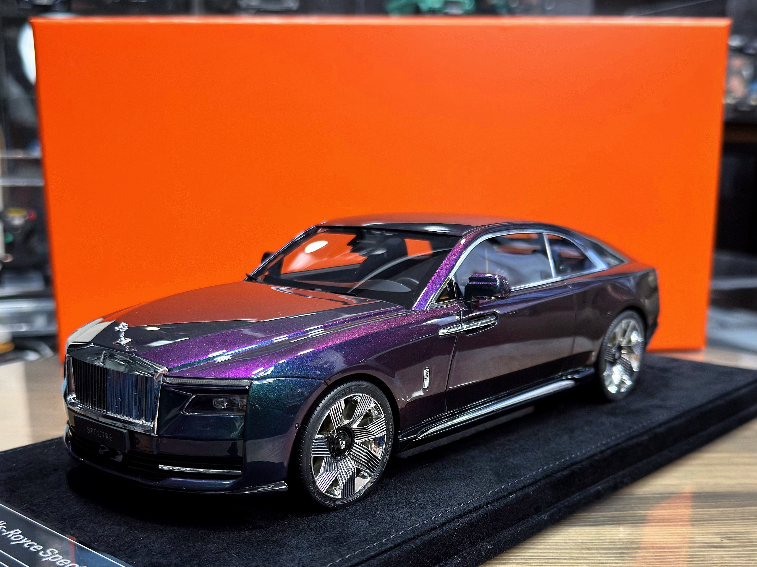 DF Model Rolls Royce Spectre Chameleon 1:18