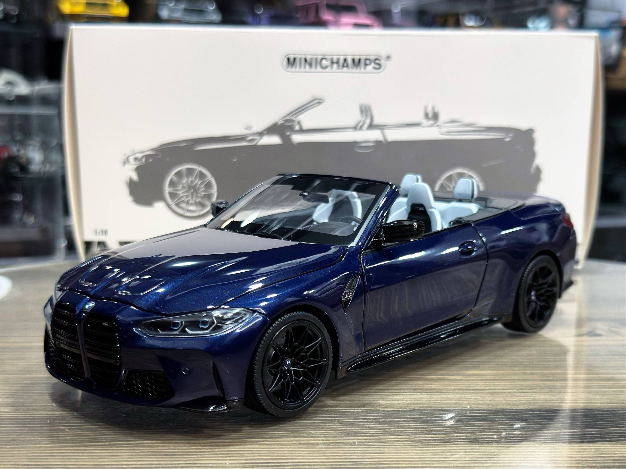 110021031 Minichamps BMW M4 Cabriolet 2021 Blue Metallic 1:18